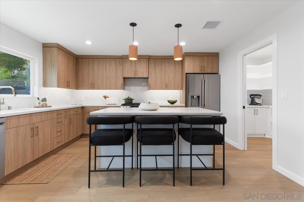 Front Image Thumbnail for SD250036525