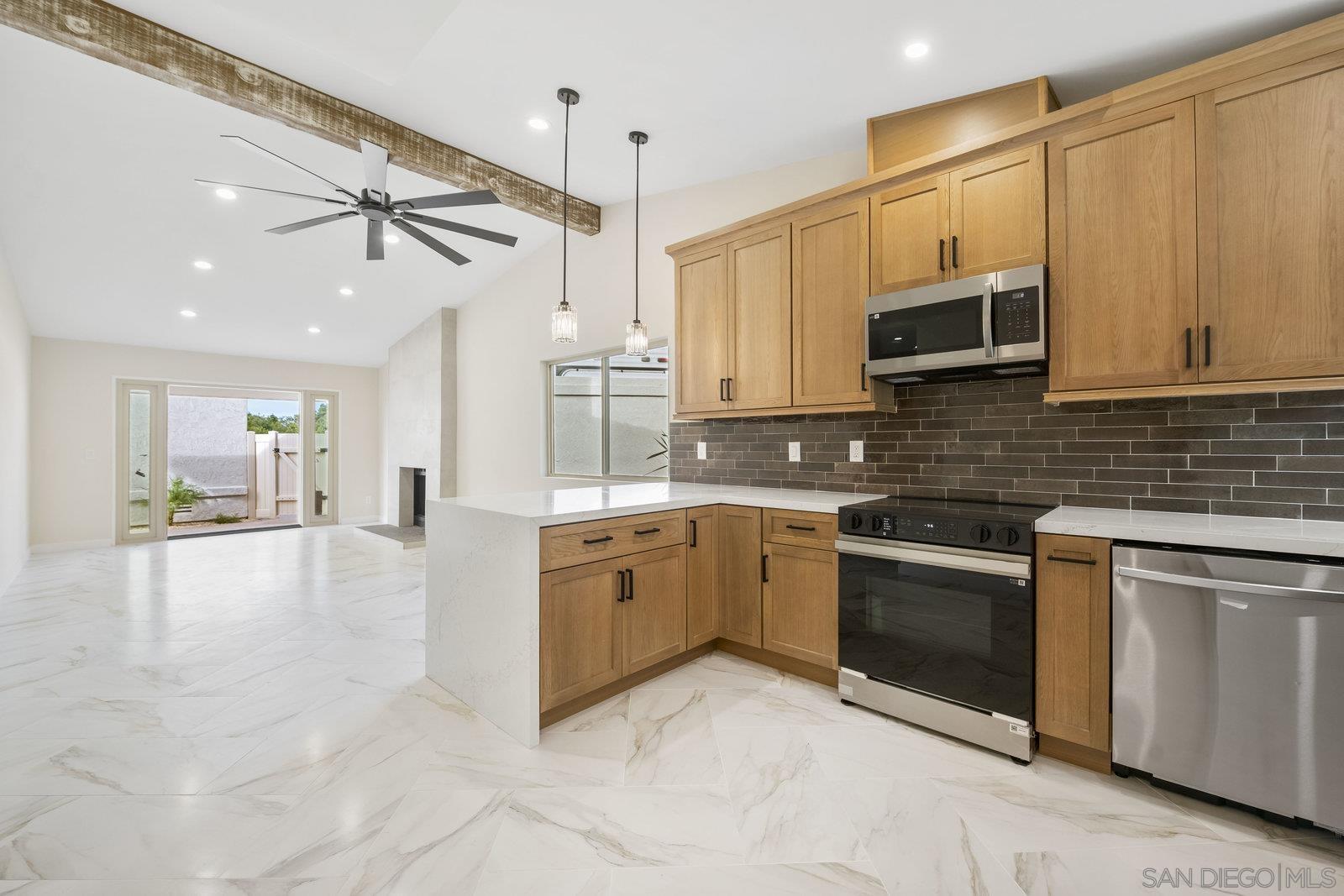 Detail Gallery Image 5 of 40 For 6915  Pear Tree Dr, Carlsbad,  CA 92011 - 2 Beds | 2 Baths