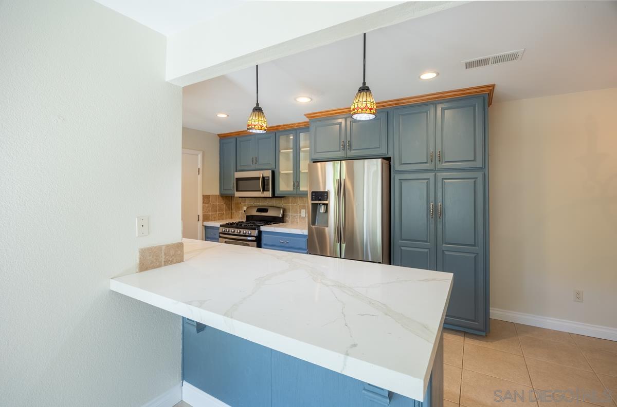 Front Image Thumbnail for SD250036547