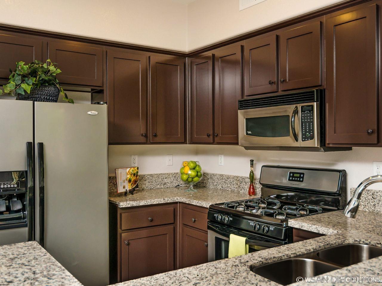 Detail Gallery Image 4 of 9 For 2145  Caminito Elda  104, Chula Vista,  CA 91915 - 3 Beds | 2/1 Baths