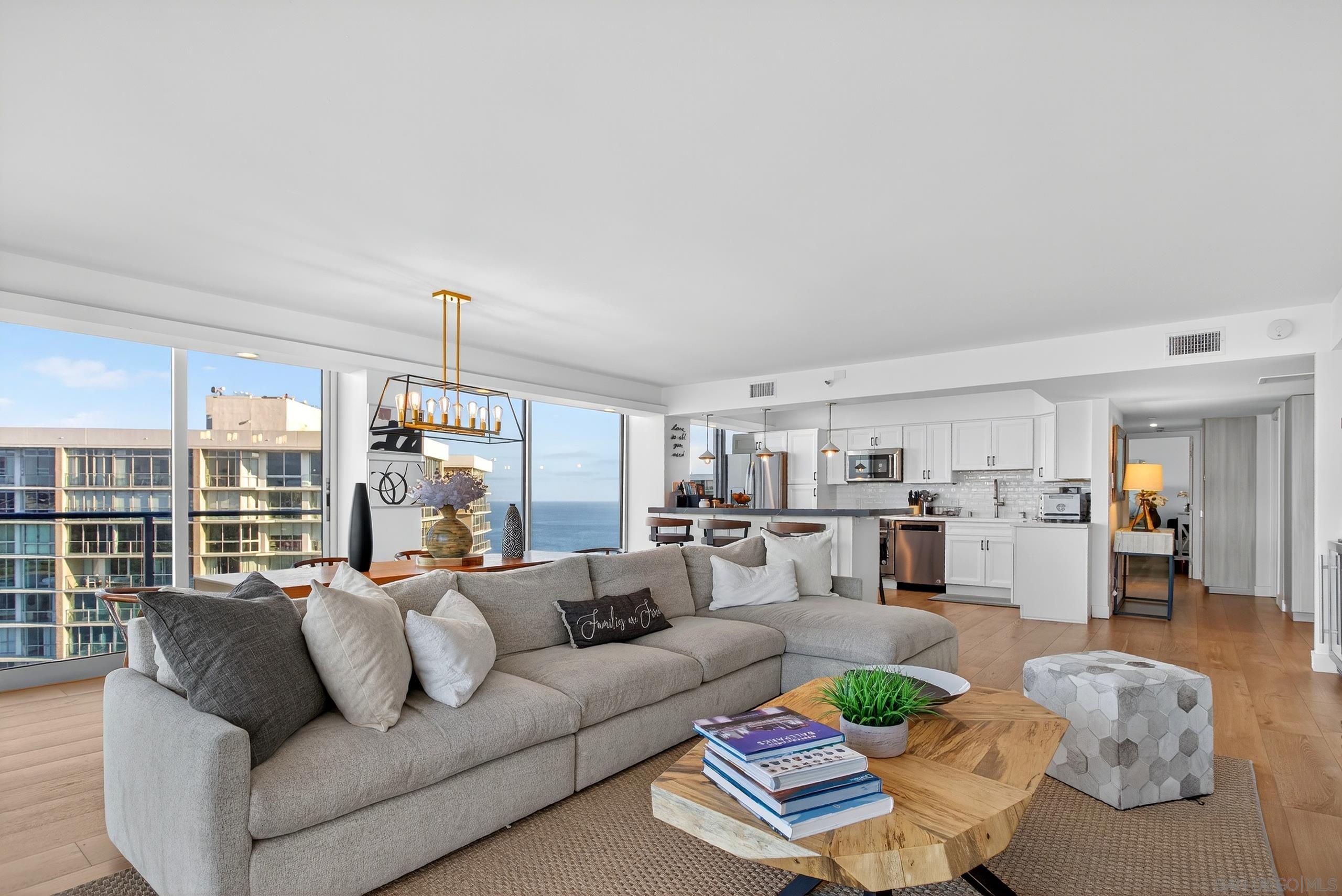 Detail Gallery Image 14 of 60 For 1810  Avenida Del Mundo  1503, Coronado,  CA 92118 - 3 Beds | 3 Baths