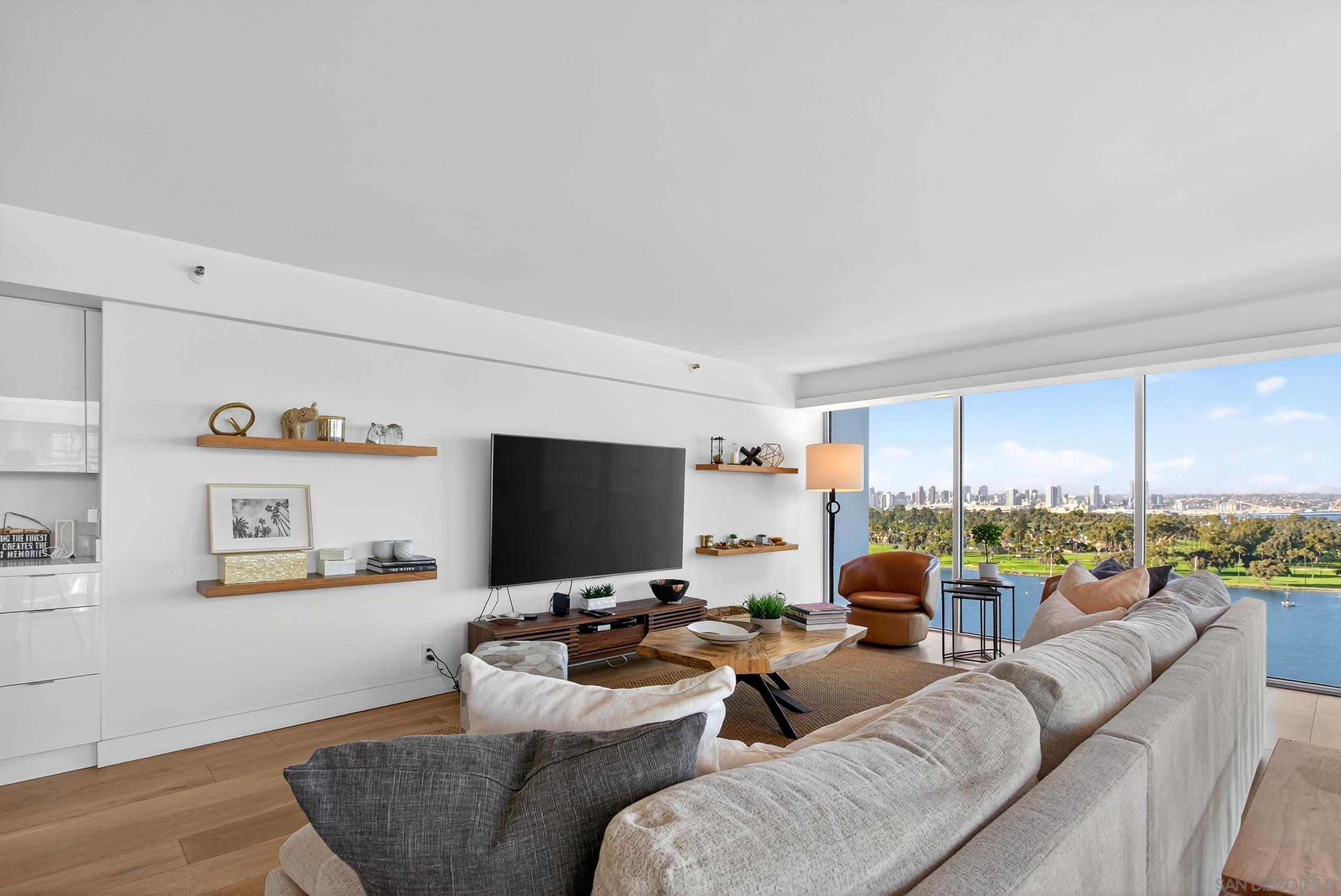 Detail Gallery Image 3 of 60 For 1810  Avenida Del Mundo  1503, Coronado,  CA 92118 - 3 Beds | 3 Baths