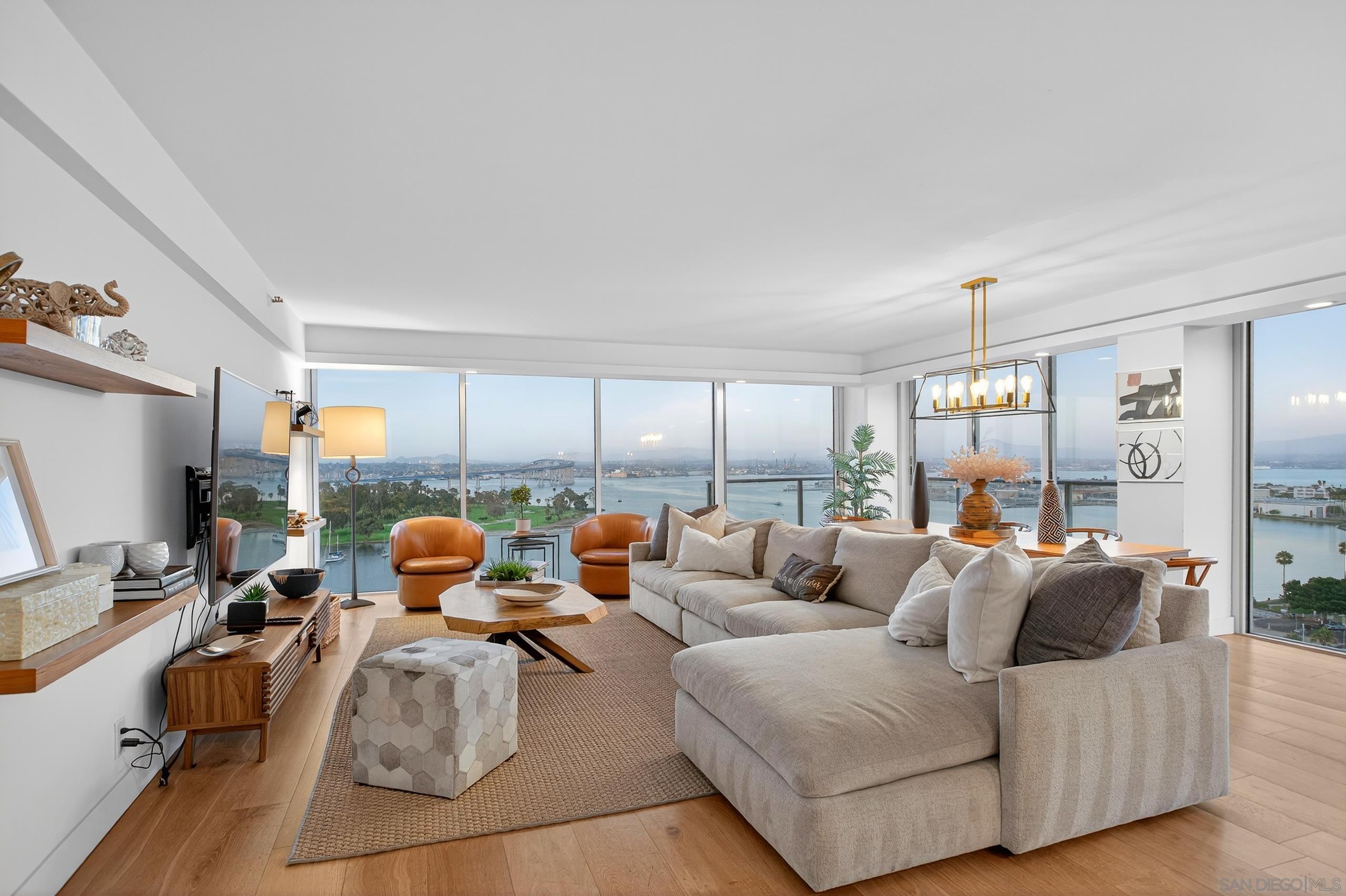 Detail Gallery Image 5 of 60 For 1810  Avenida Del Mundo  1503, Coronado,  CA 92118 - 3 Beds | 3 Baths