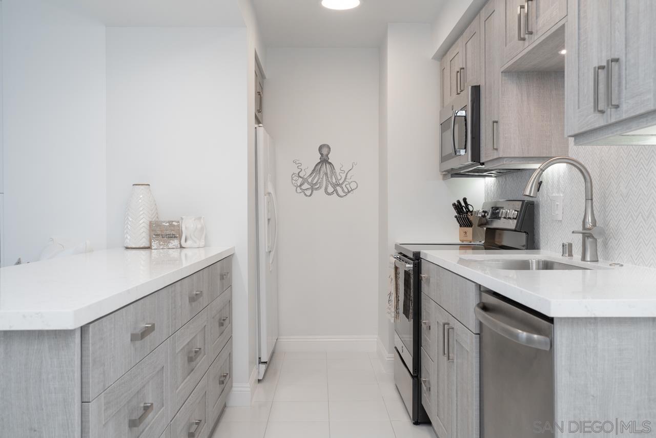 Detail Gallery Image 3 of 17 For 1770  Avenida Del Mundo  701, Coronado,  CA 92118 - 1 Beds | 1 Baths