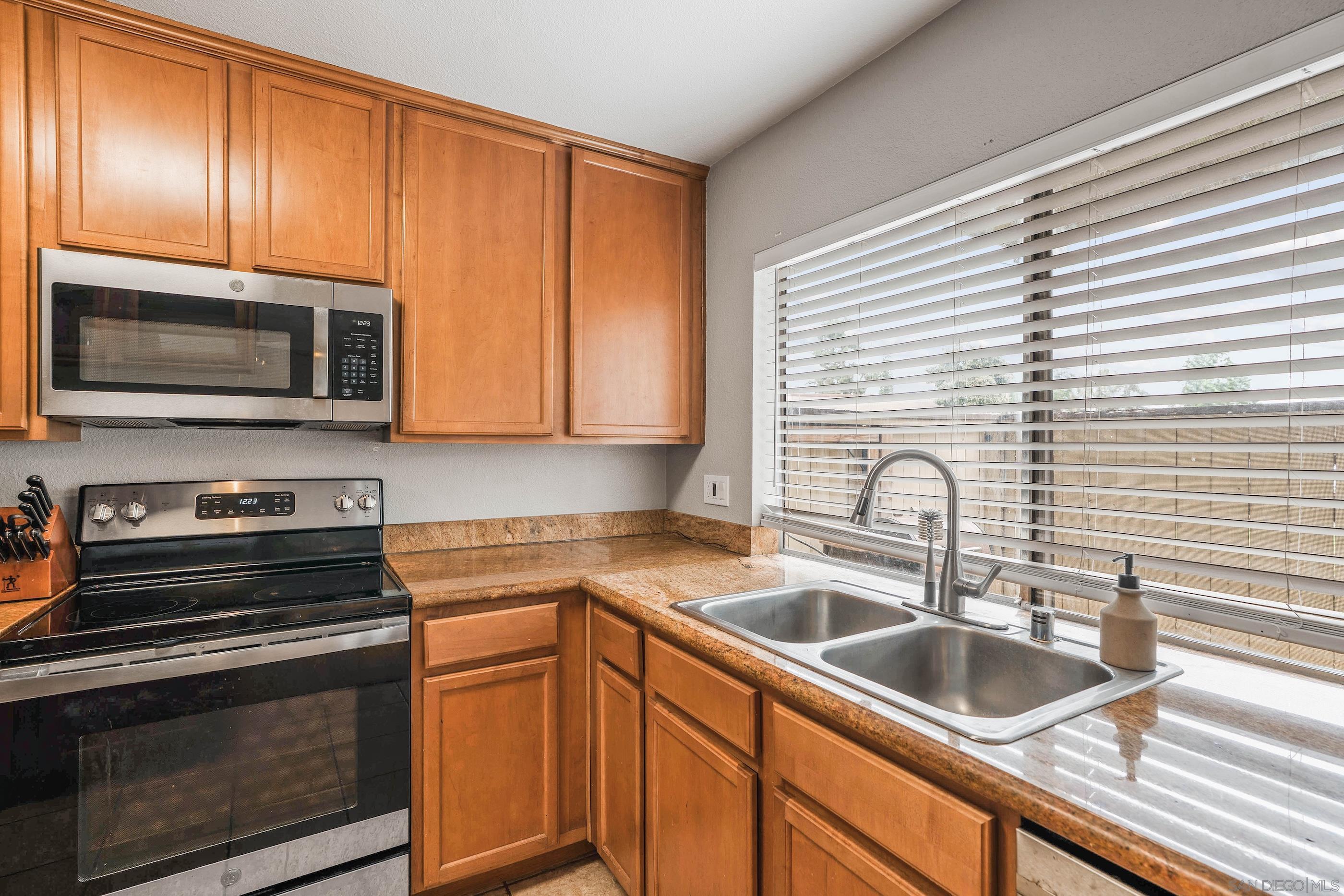 Detail Gallery Image 8 of 25 For 615  Fredricks Ave  #145,  Oceanside,  CA 92058 - 2 Beds | 2 Baths