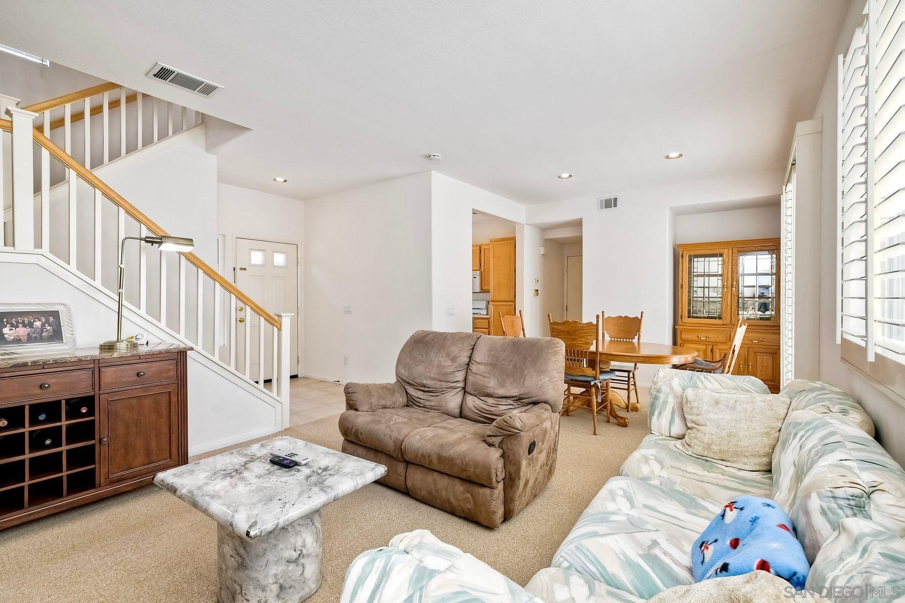 Detail Gallery Image 11 of 45 For 2967  West Canyon Avenue, San Diego,  CA 92123 - 3 Beds | 2/1 Baths