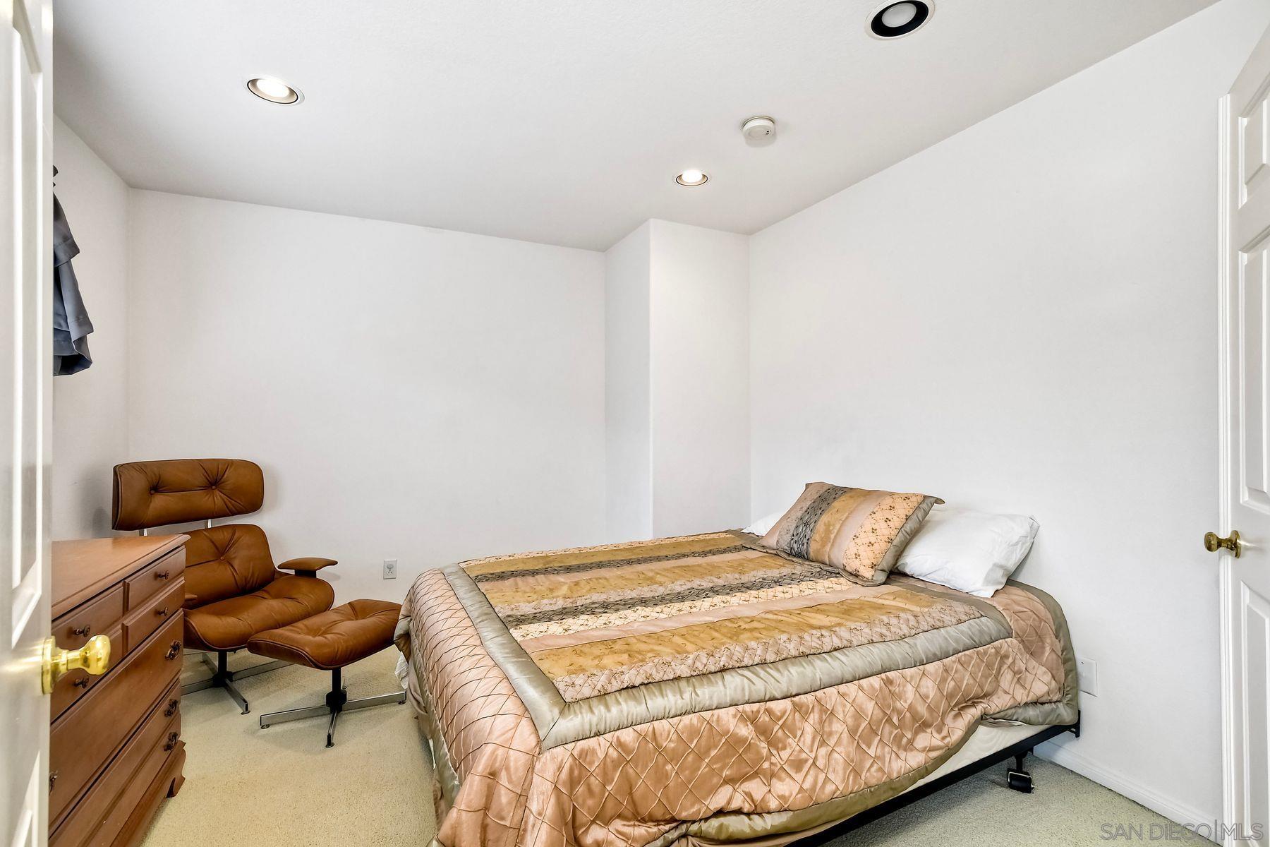 Detail Gallery Image 21 of 45 For 2967  West Canyon Avenue, San Diego,  CA 92123 - 3 Beds | 2/1 Baths