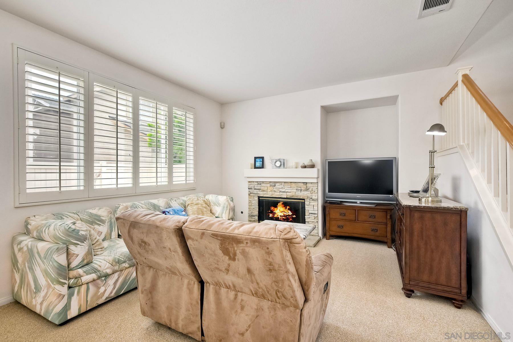 Detail Gallery Image 7 of 45 For 2967  West Canyon Avenue, San Diego,  CA 92123 - 3 Beds | 2/1 Baths
