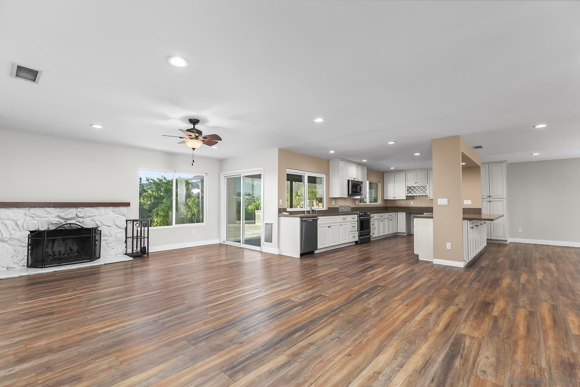 Front Image Thumbnail for SD250036742