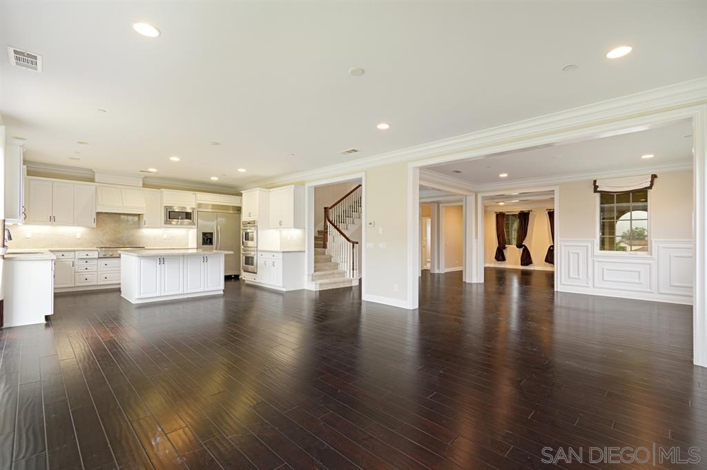 Front Image Thumbnail for SD250036795