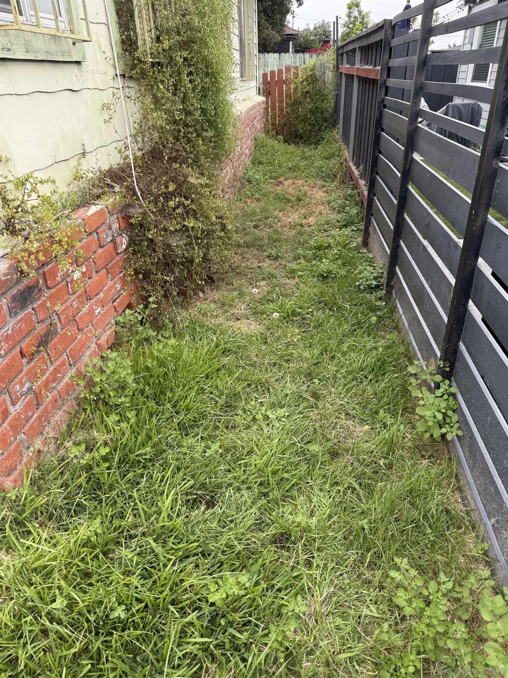 Detail Gallery Image 6 of 6 For 3203  Webster Ave, San Diego,  CA 92113 - 3 Beds | 1 Baths