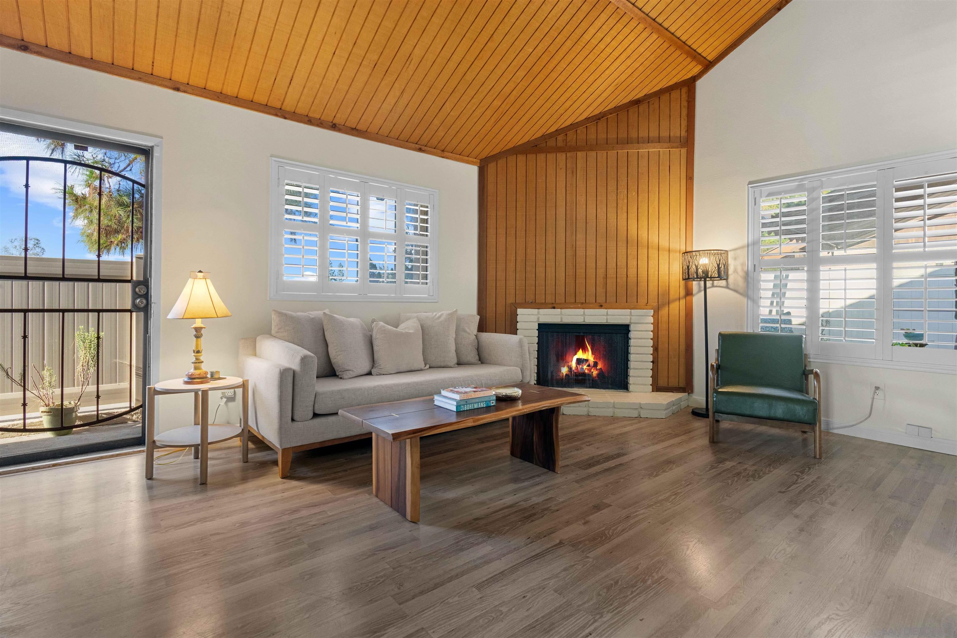 Front Image Thumbnail for SD250036877