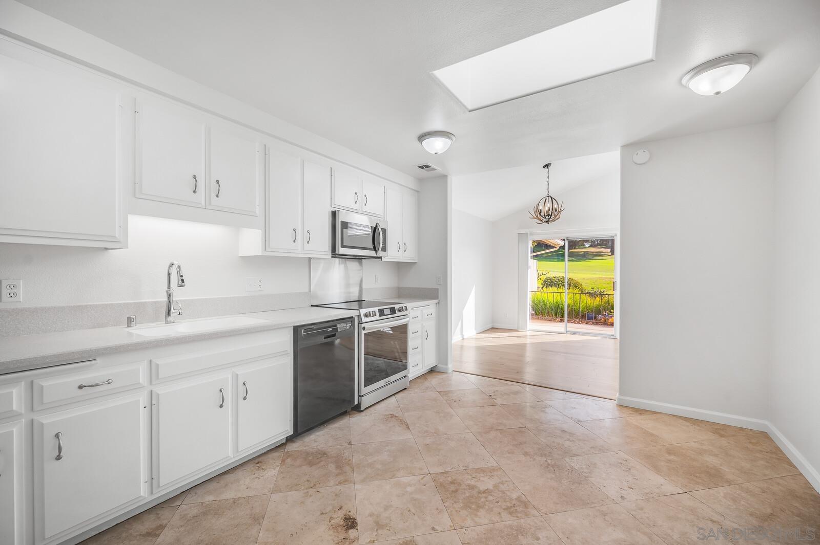 Detail Gallery Image 13 of 22 For 131  Saltillo Court, Solana Beach,  CA 92075 - 2 Beds | 2 Baths