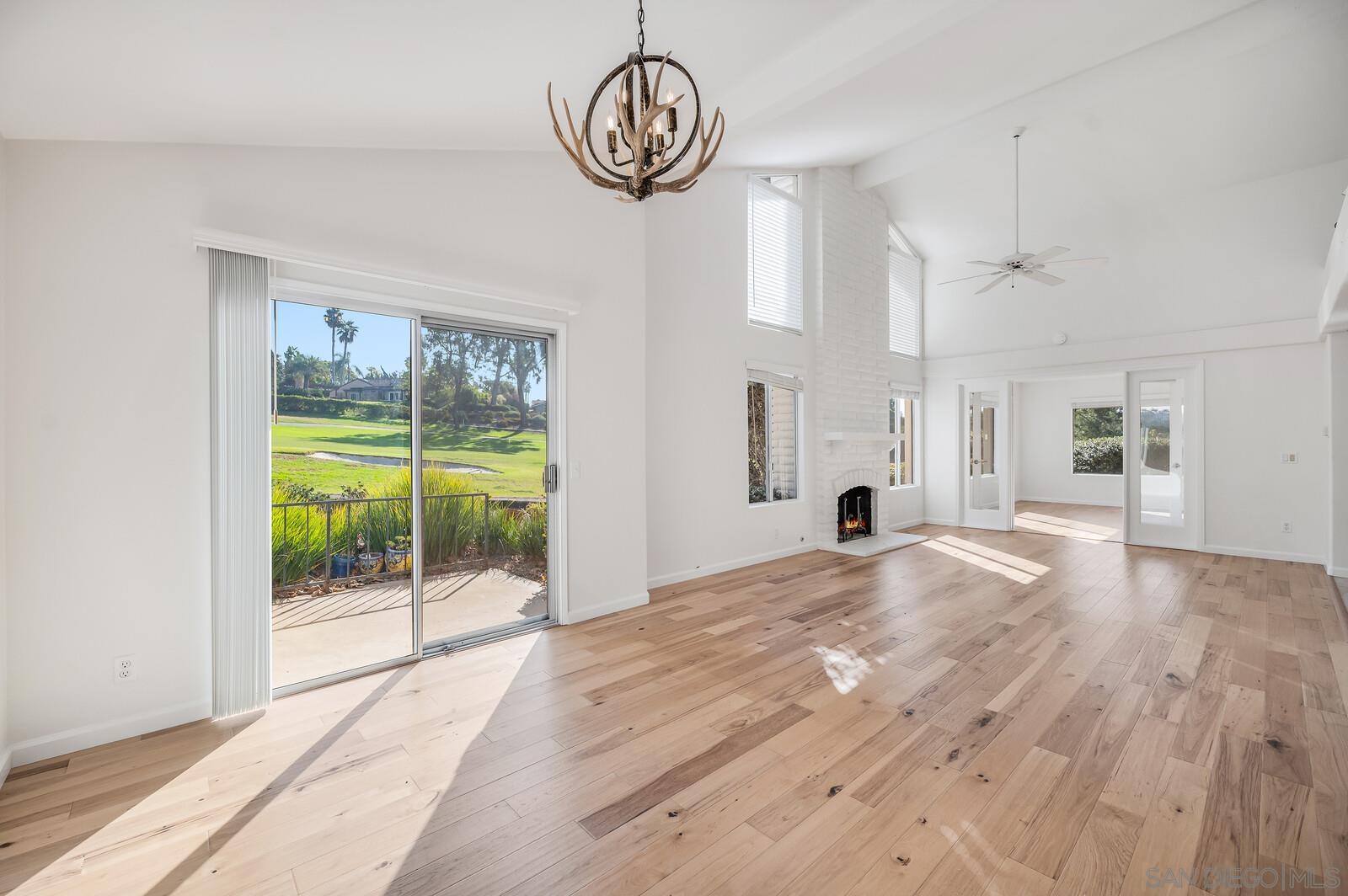 Detail Gallery Image 9 of 22 For 131  Saltillo Court, Solana Beach,  CA 92075 - 2 Beds | 2 Baths