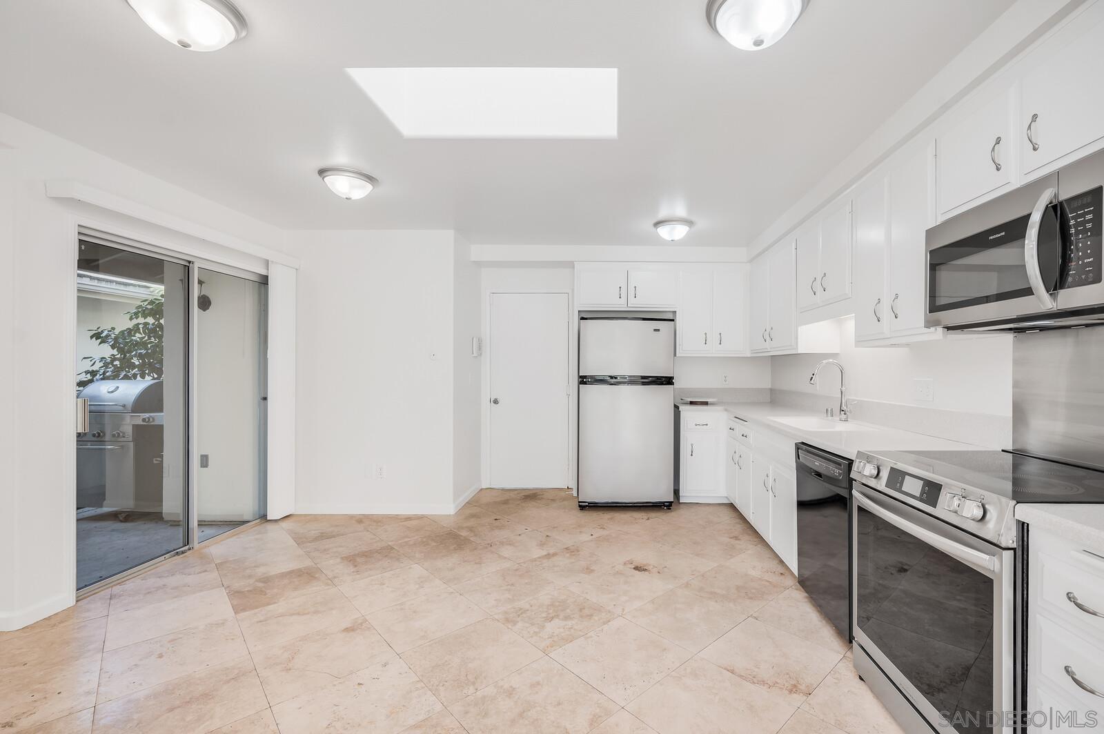 Detail Gallery Image 10 of 22 For 131  Saltillo Court, Solana Beach,  CA 92075 - 2 Beds | 2 Baths