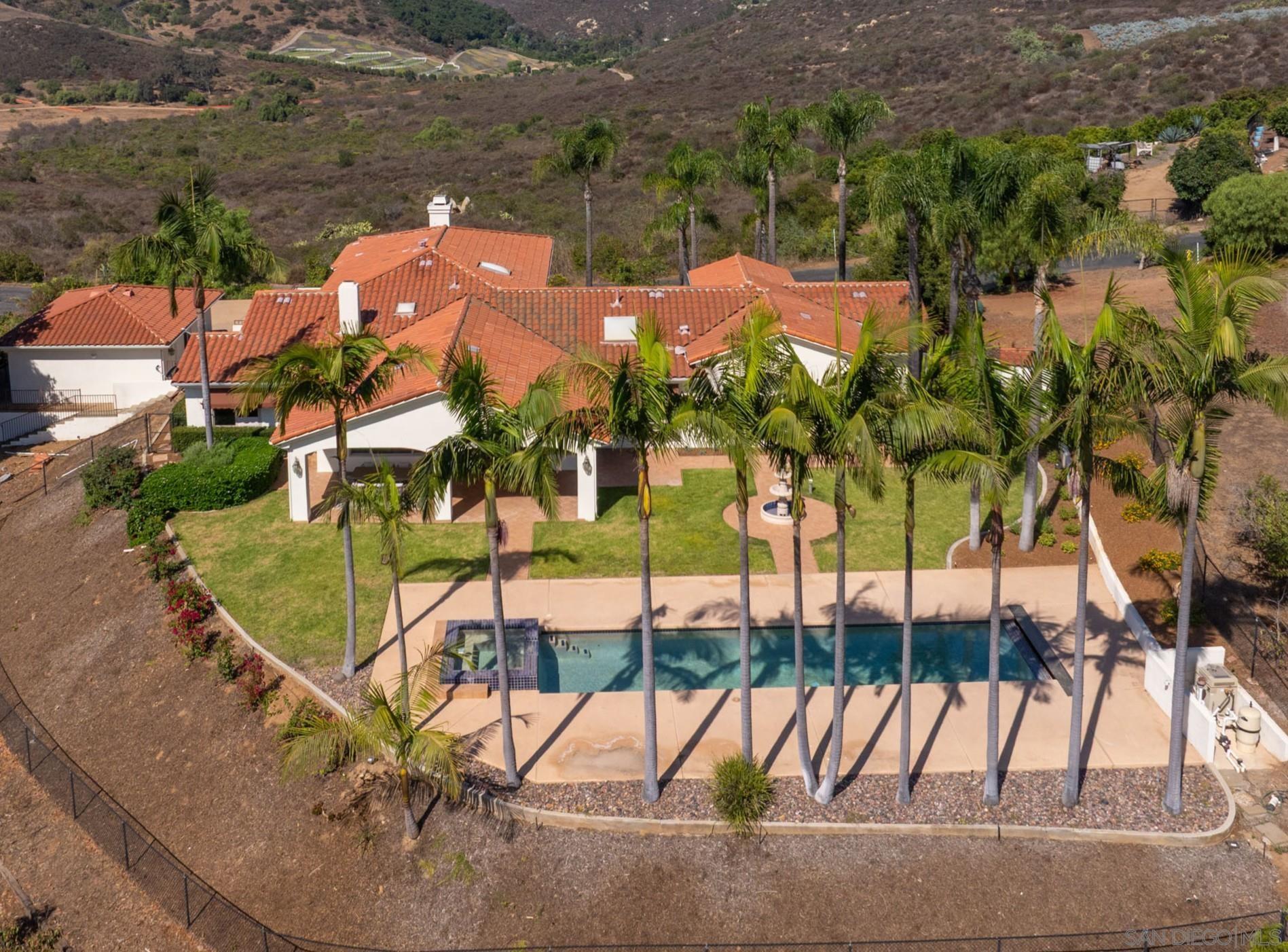 Detail Gallery Image 2 of 67 For 30343  Calle La Reina, Bonsall,  CA 92003 - 4 Beds | 4 Baths