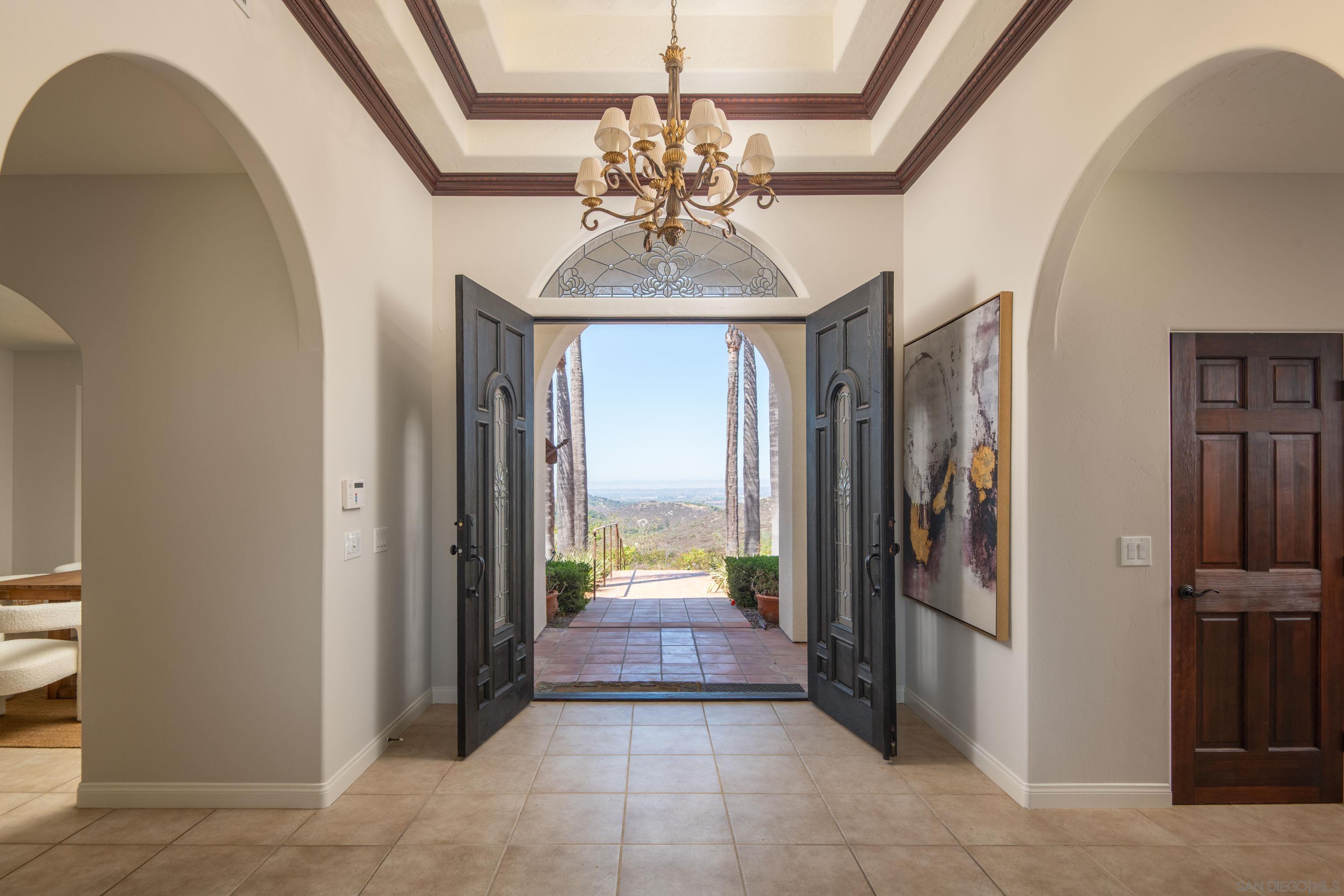 Detail Gallery Image 3 of 47 For 30343  Calle La Reina, Bonsall,  CA 92003 - 4 Beds | 4 Baths