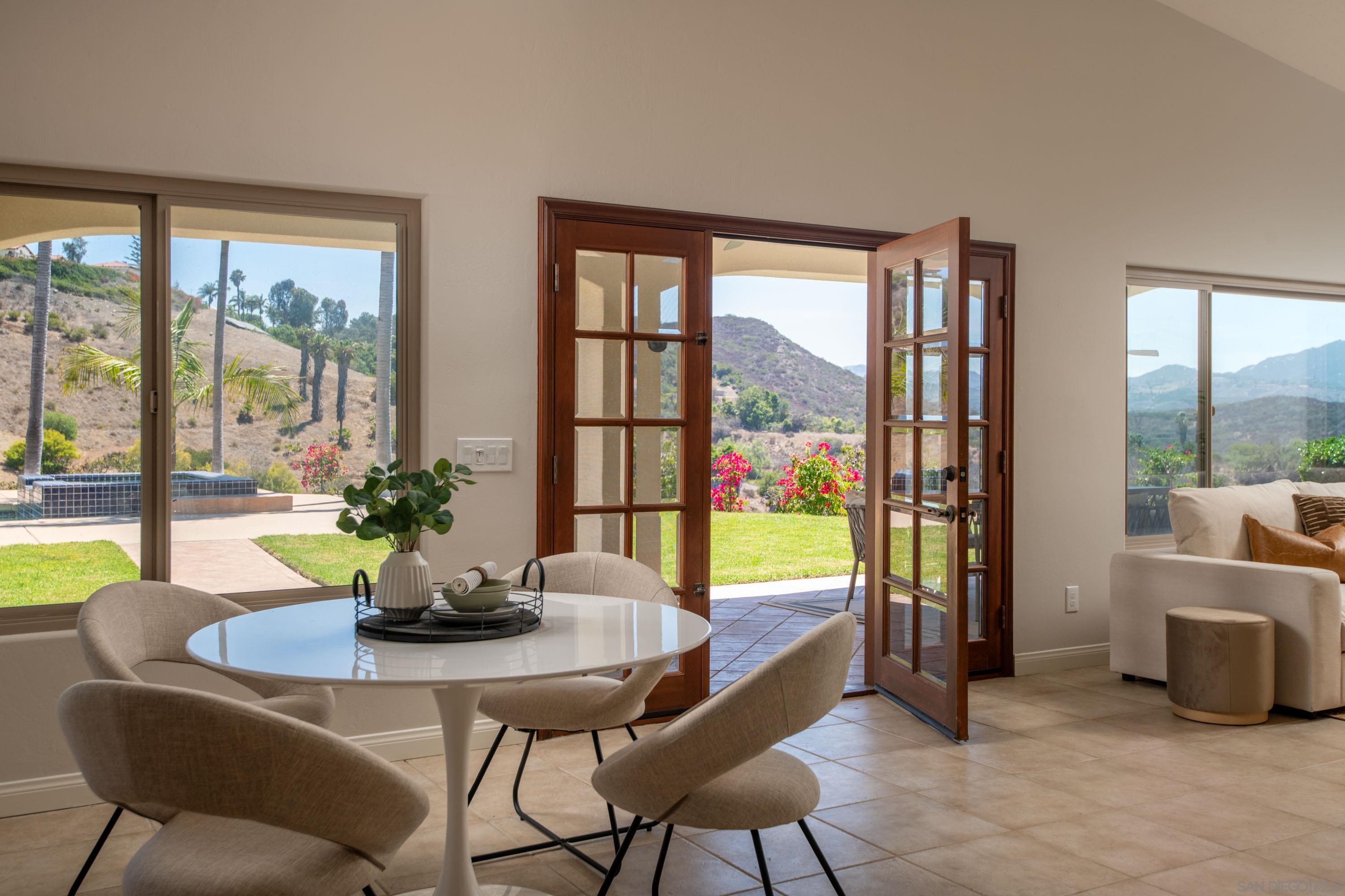 Detail Gallery Image 9 of 67 For 30343  Calle La Reina, Bonsall,  CA 92003 - 4 Beds | 4 Baths