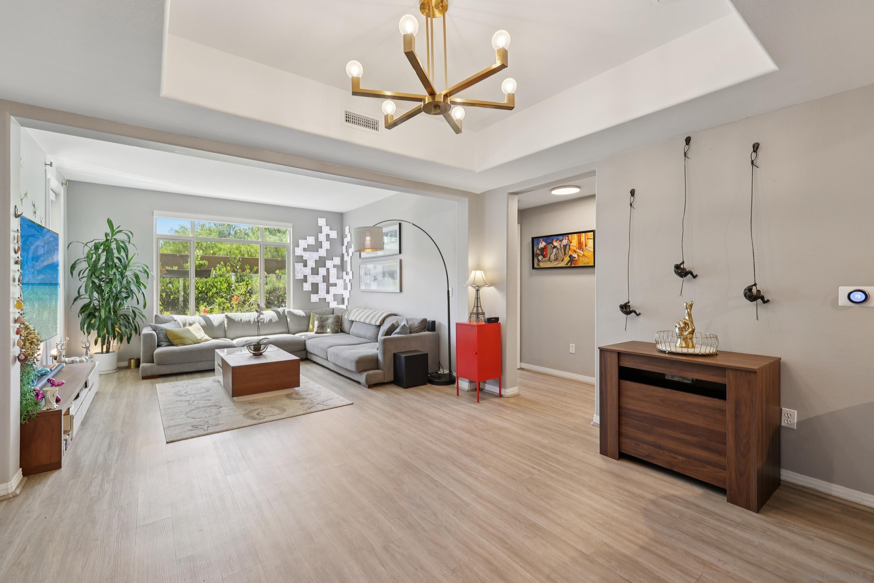 Front Image Thumbnail for SD250036947