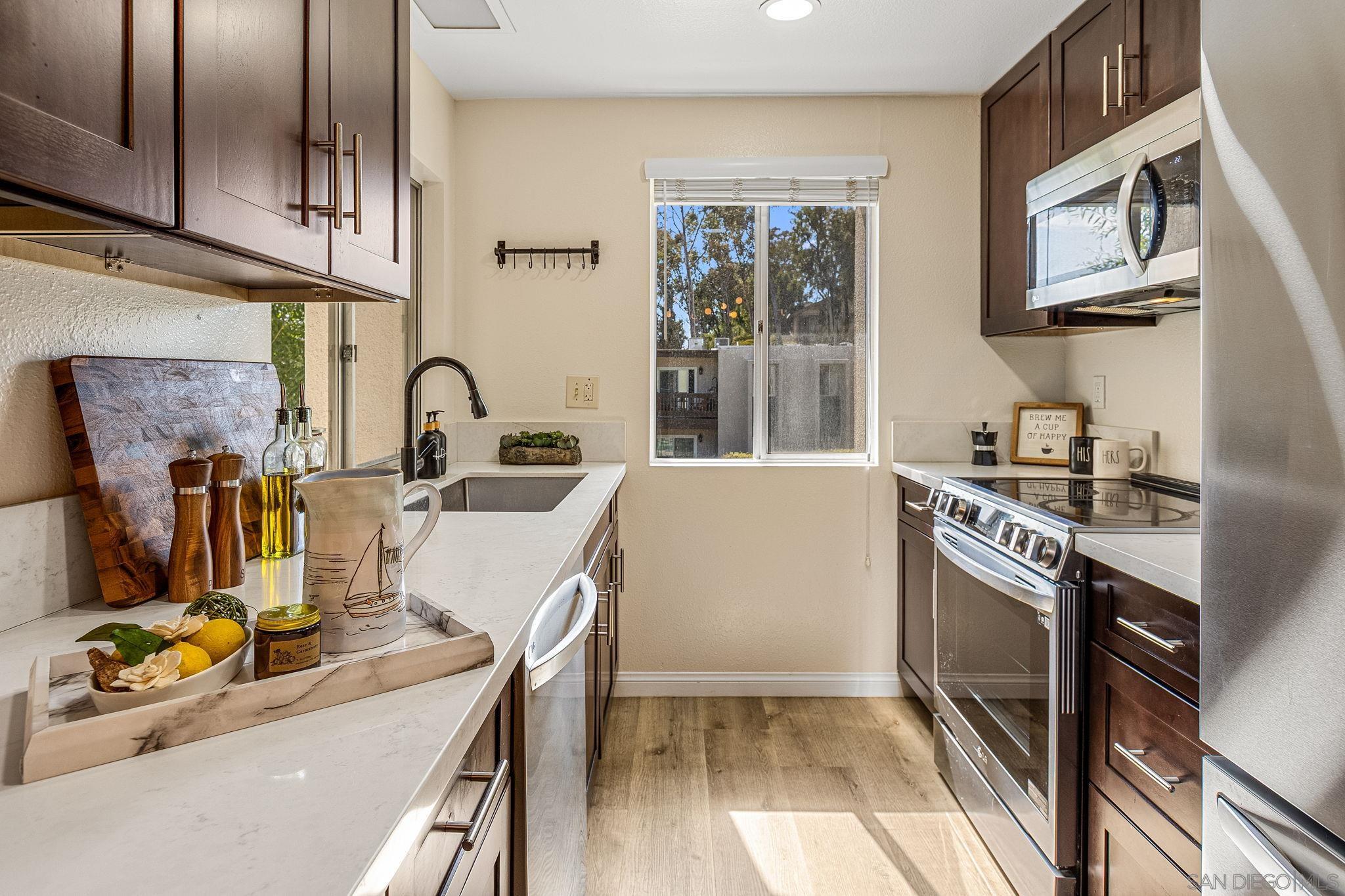 Detail Gallery Image 4 of 30 For 5350  Baltimore Dr  #20,  La Mesa,  CA 91942 - 2 Beds | 2 Baths