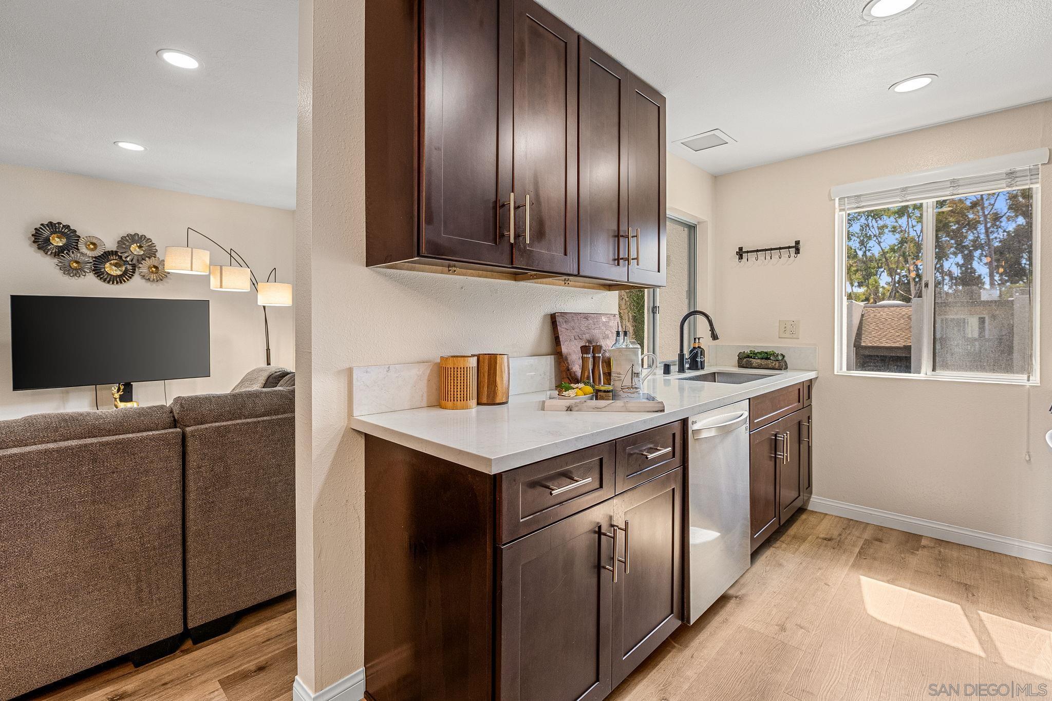 Detail Gallery Image 6 of 30 For 5350  Baltimore Dr  #20,  La Mesa,  CA 91942 - 2 Beds | 2 Baths