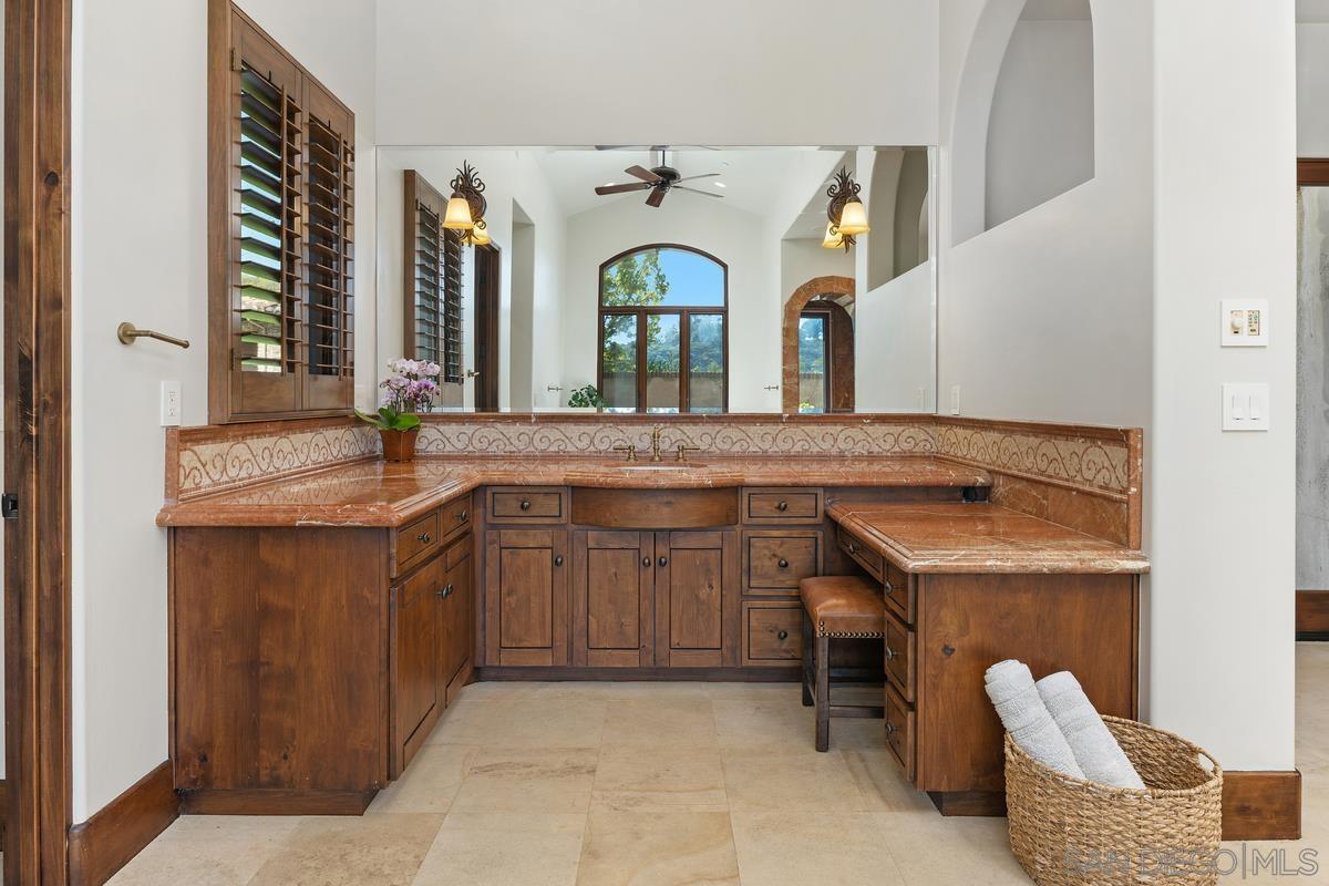 Detail Gallery Image 13 of 29 For 14778  El Rodeo Ct, Rancho Santa Fe,  CA 92067 - 7 Beds | 7/3 Baths