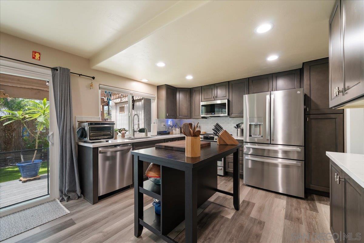 Front Image Thumbnail for SD250037132