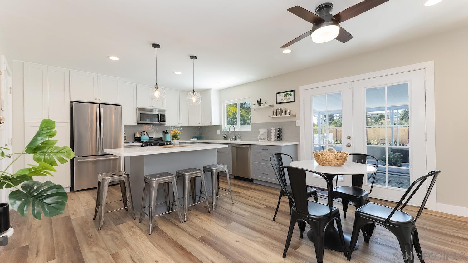 Detail Gallery Image 9 of 19 For Hilldale, Oceanside,  CA 92054 - 3 Beds | 2 Baths