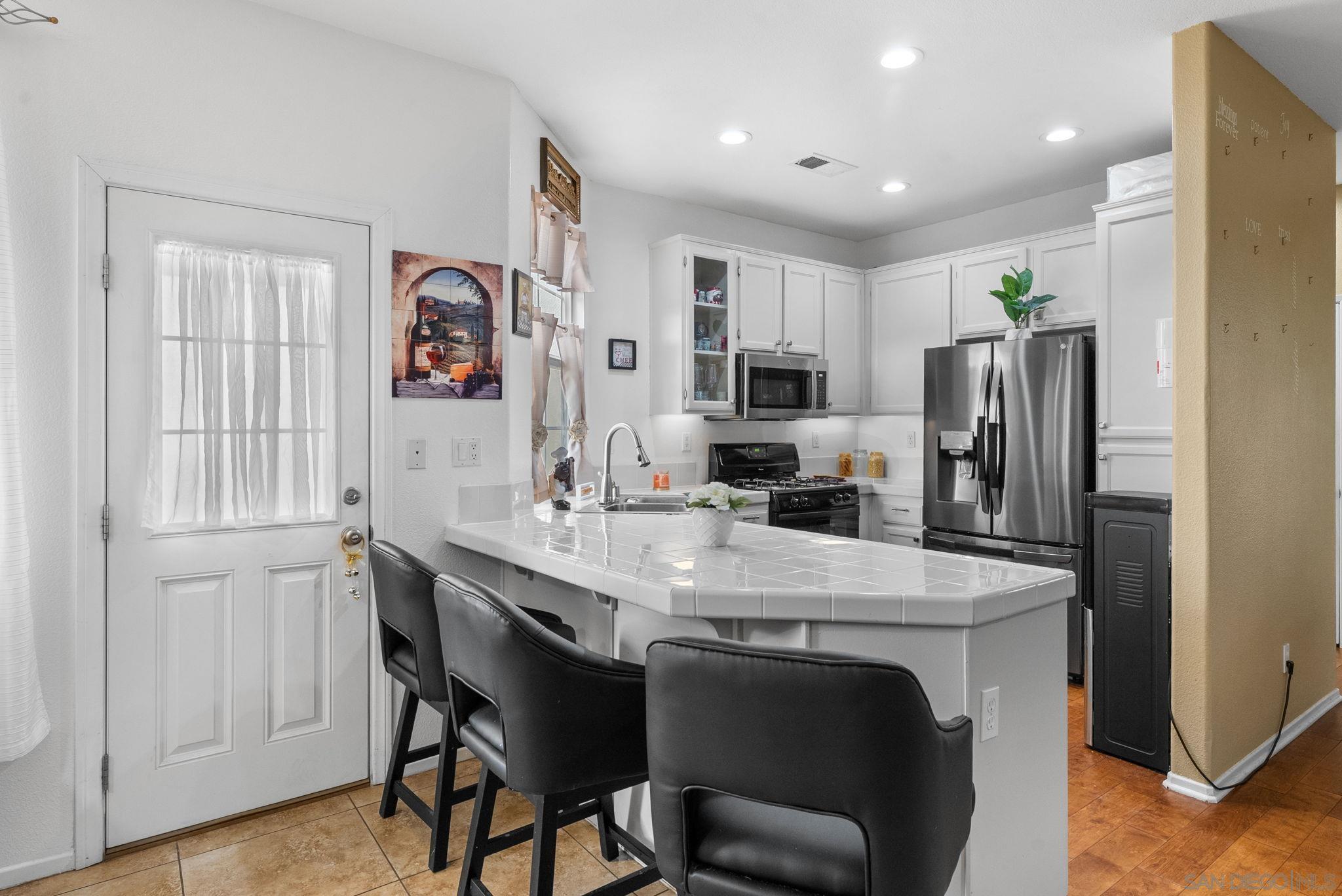 Detail Gallery Image 11 of 37 For 1924  Geyserville Street, Chula Vista,  CA 91913 - 4 Beds | 2/1 Baths