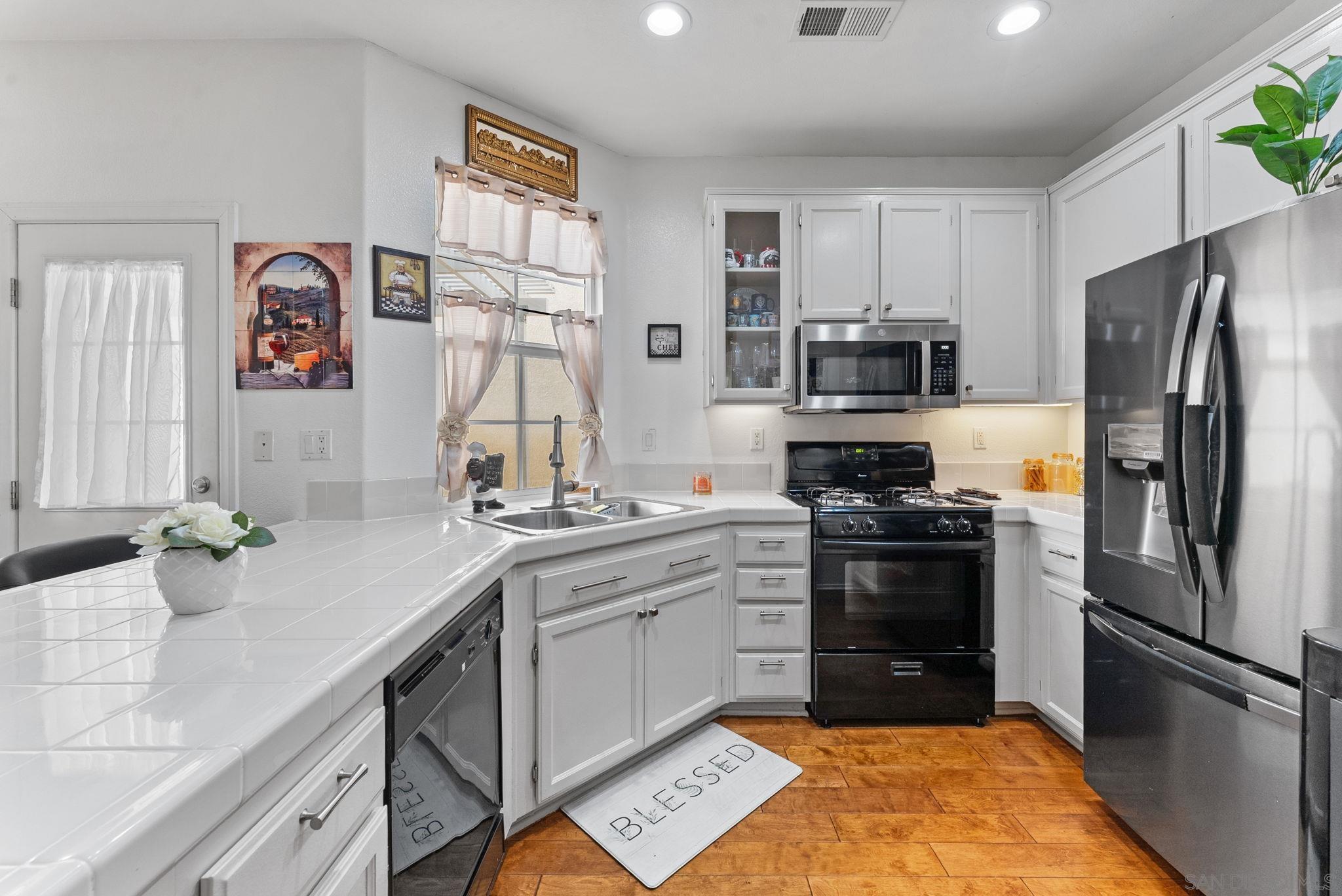 Detail Gallery Image 12 of 37 For 1924  Geyserville Street, Chula Vista,  CA 91913 - 4 Beds | 2/1 Baths