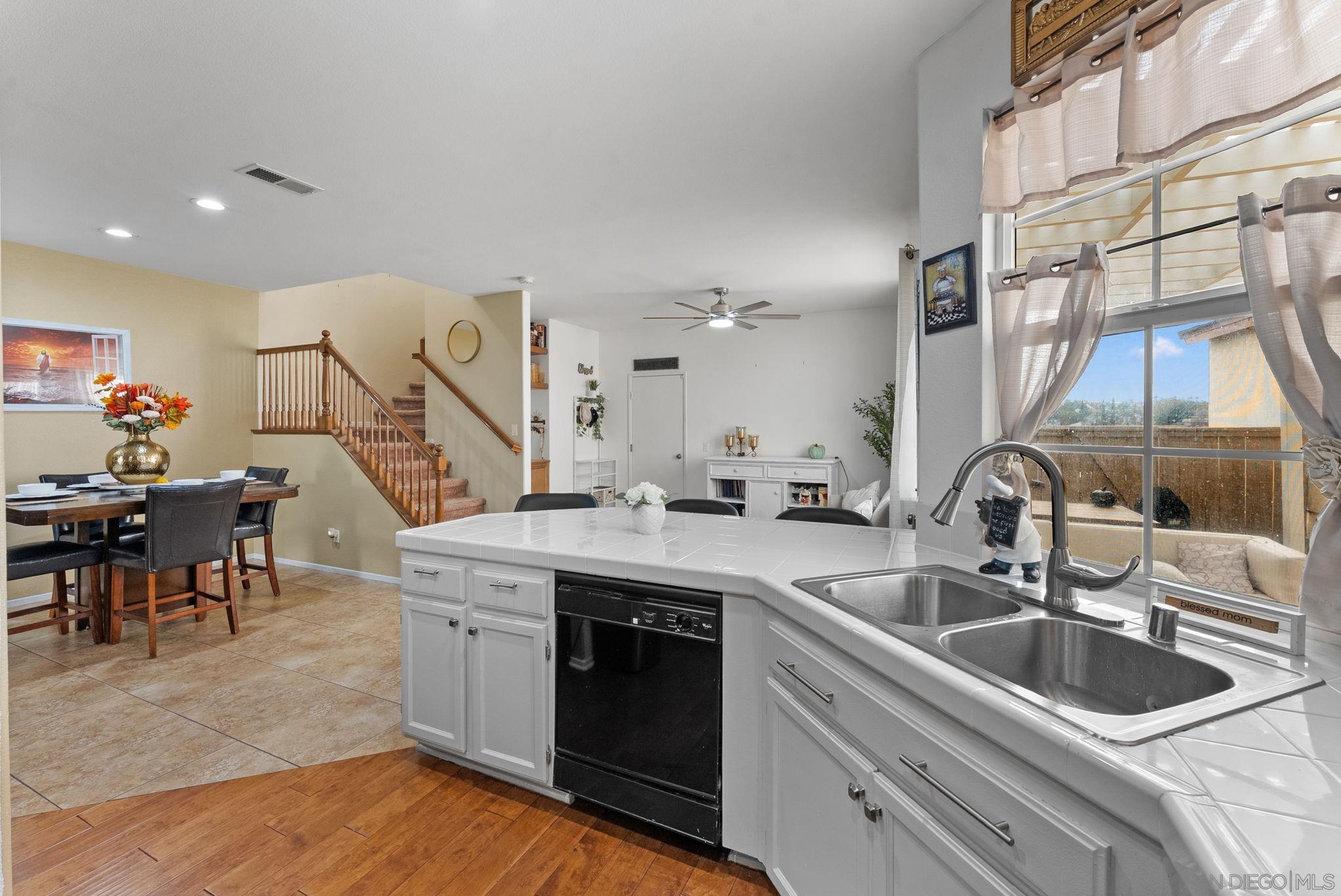 Detail Gallery Image 13 of 37 For 1924  Geyserville Street, Chula Vista,  CA 91913 - 4 Beds | 2/1 Baths