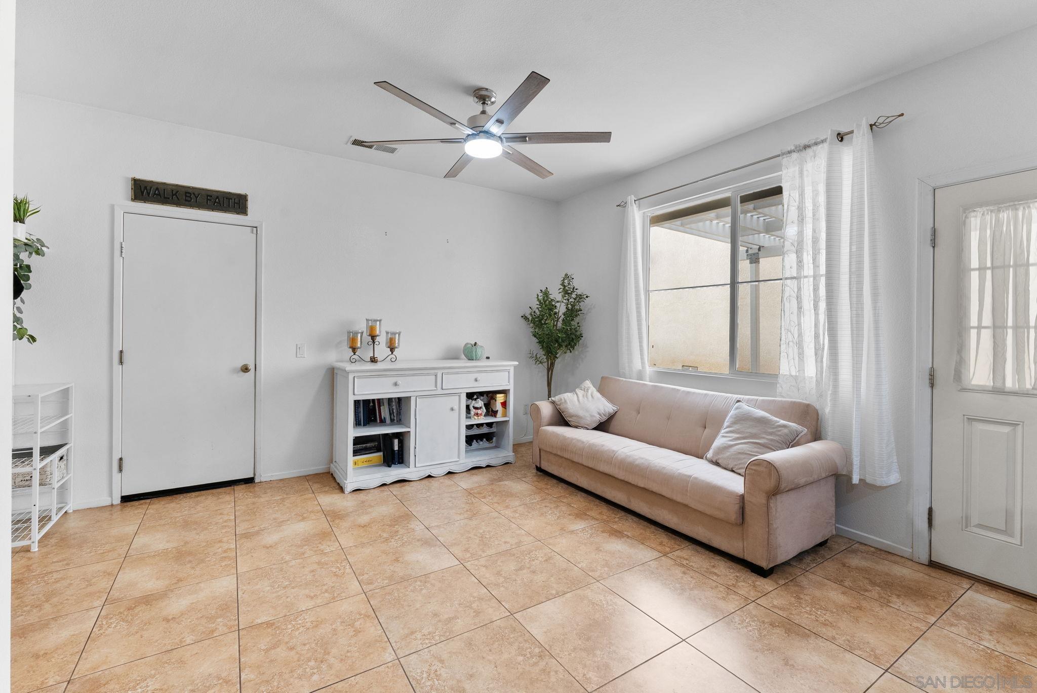 Detail Gallery Image 3 of 37 For 1924  Geyserville Street, Chula Vista,  CA 91913 - 4 Beds | 2/1 Baths