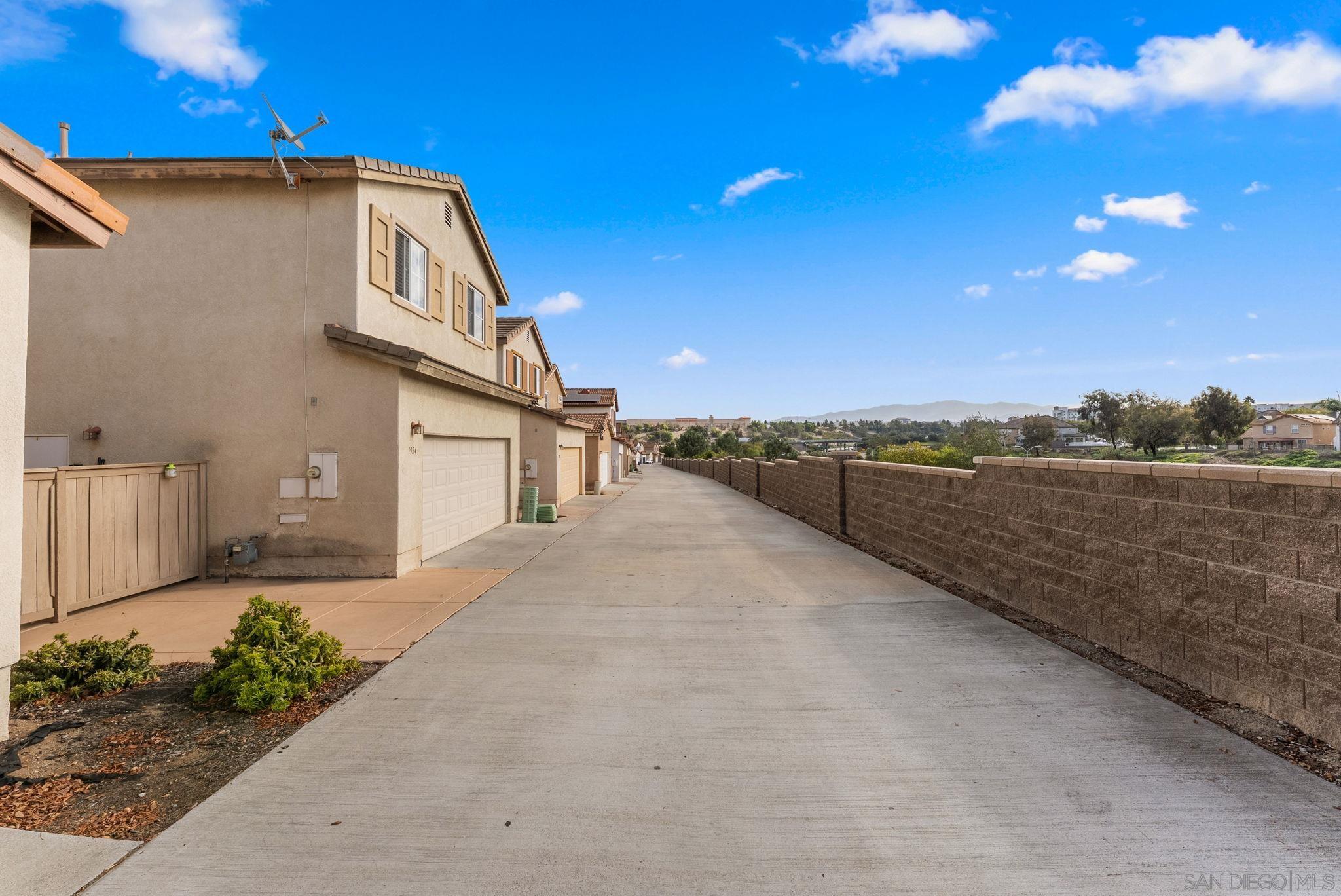 Detail Gallery Image 23 of 37 For 1924  Geyserville Street, Chula Vista,  CA 91913 - 4 Beds | 2/1 Baths