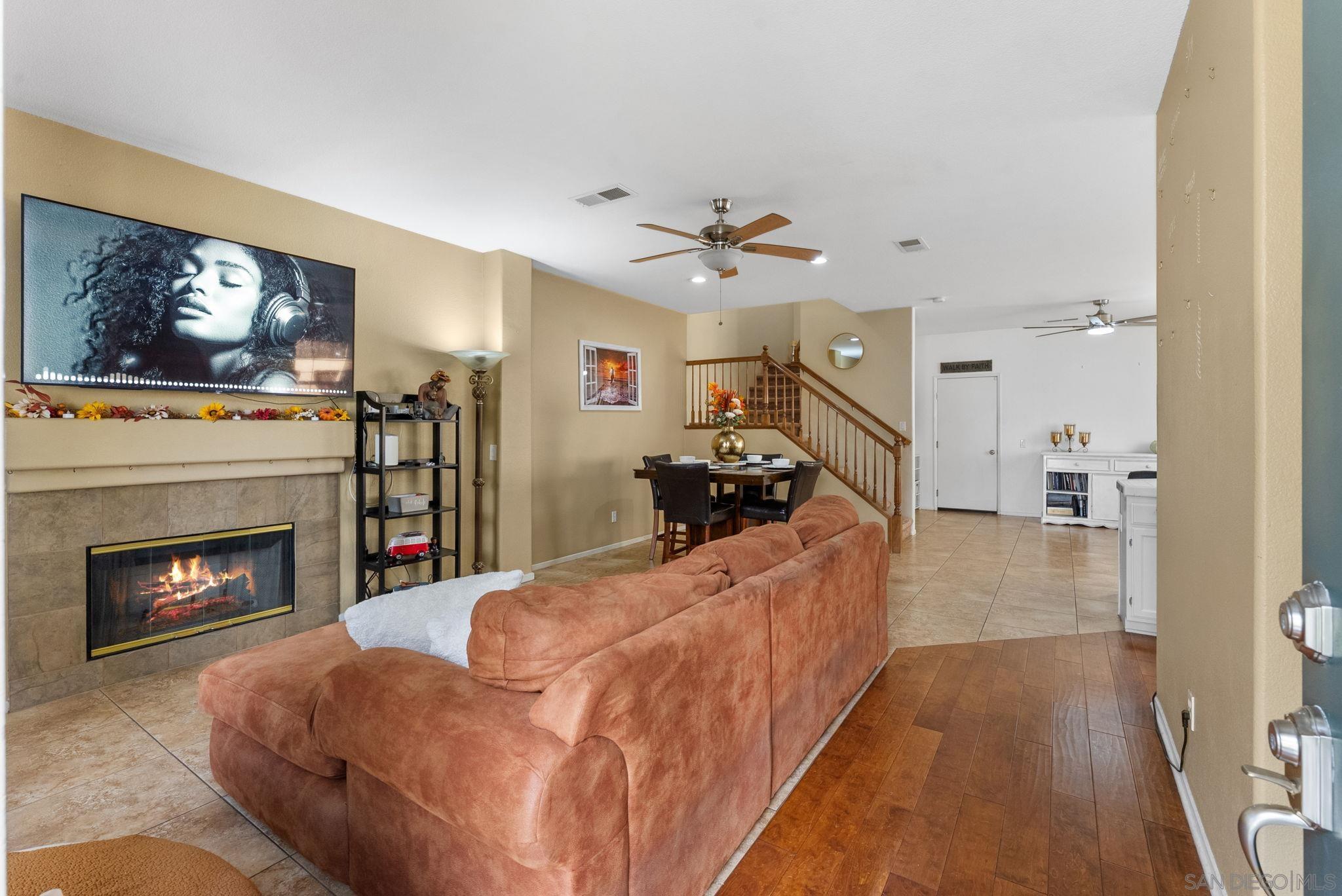 Detail Gallery Image 5 of 37 For 1924  Geyserville Street, Chula Vista,  CA 91913 - 4 Beds | 2/1 Baths