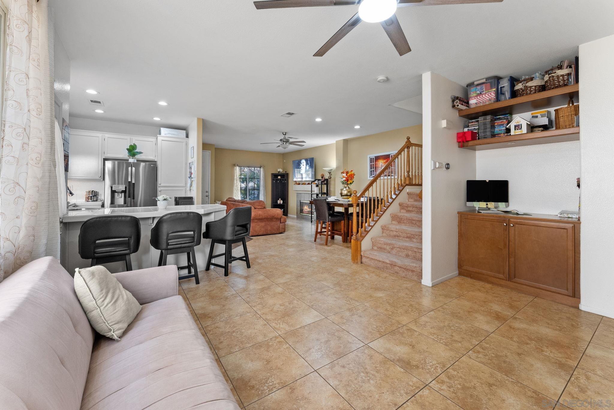 Detail Gallery Image 8 of 37 For 1924  Geyserville Street, Chula Vista,  CA 91913 - 4 Beds | 2/1 Baths