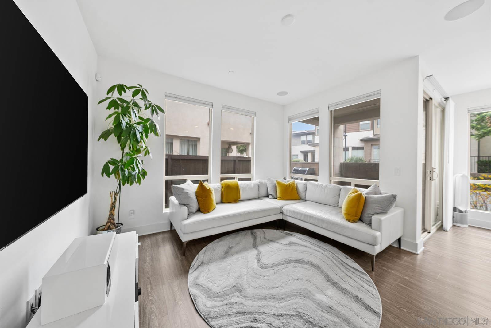 Front Image Thumbnail for SD250037272