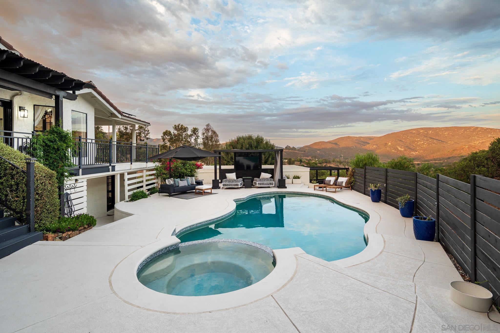 Detail Gallery Image 3 of 31 For 19950  Elfin Forest Ln, Escondido,  CA 92029 - 5 Beds | 3 Baths