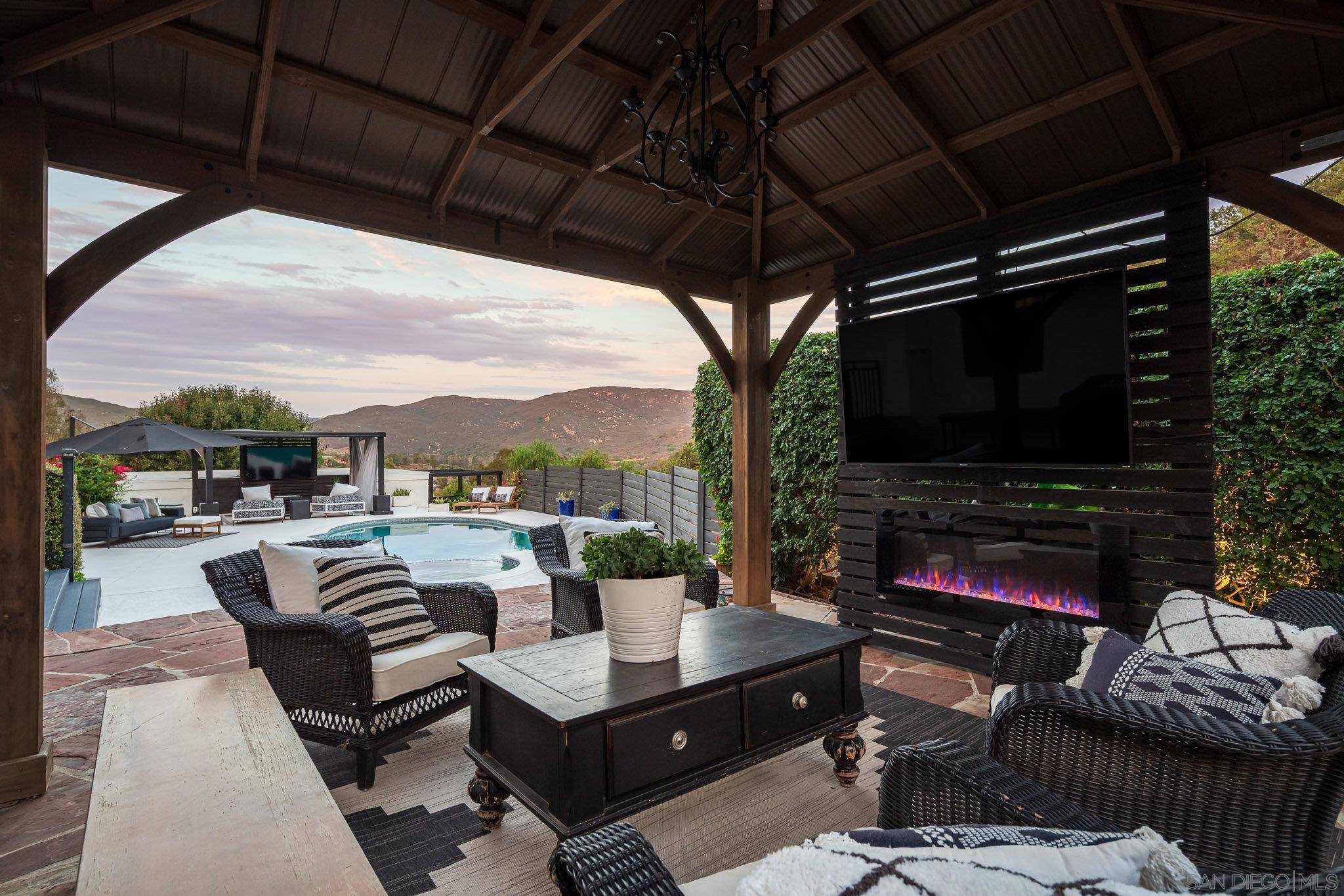 Detail Gallery Image 22 of 31 For 19950  Elfin Forest Ln, Escondido,  CA 92029 - 5 Beds | 3 Baths