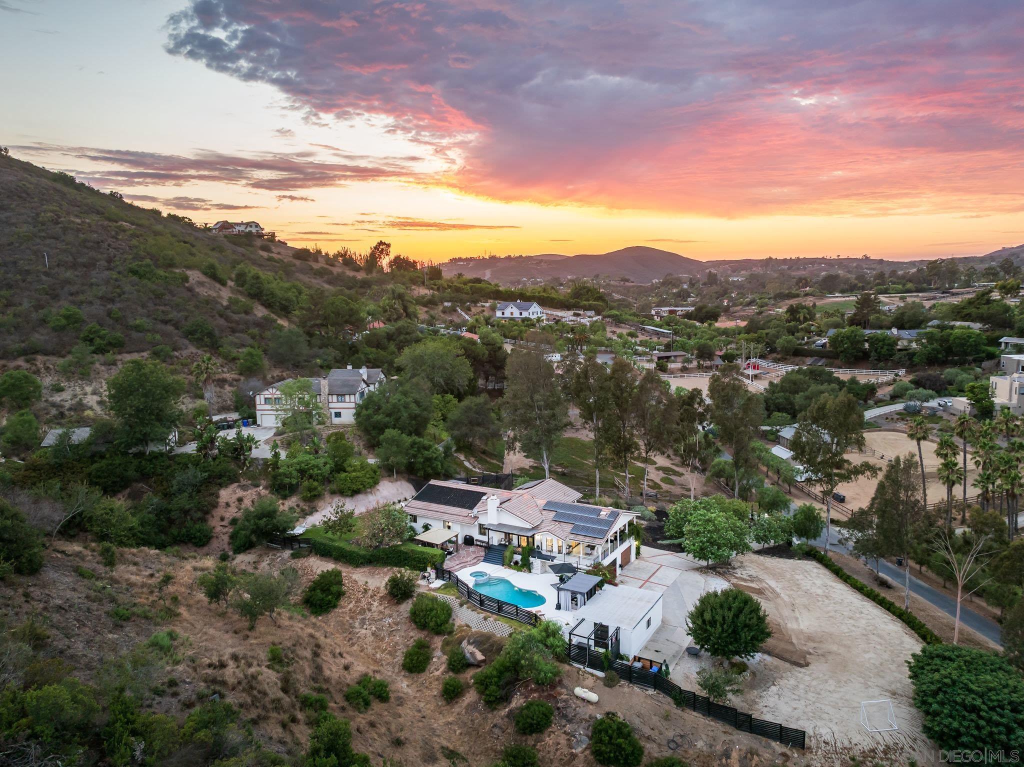 Detail Gallery Image 27 of 31 For 19950  Elfin Forest Ln, Escondido,  CA 92029 - 5 Beds | 3 Baths