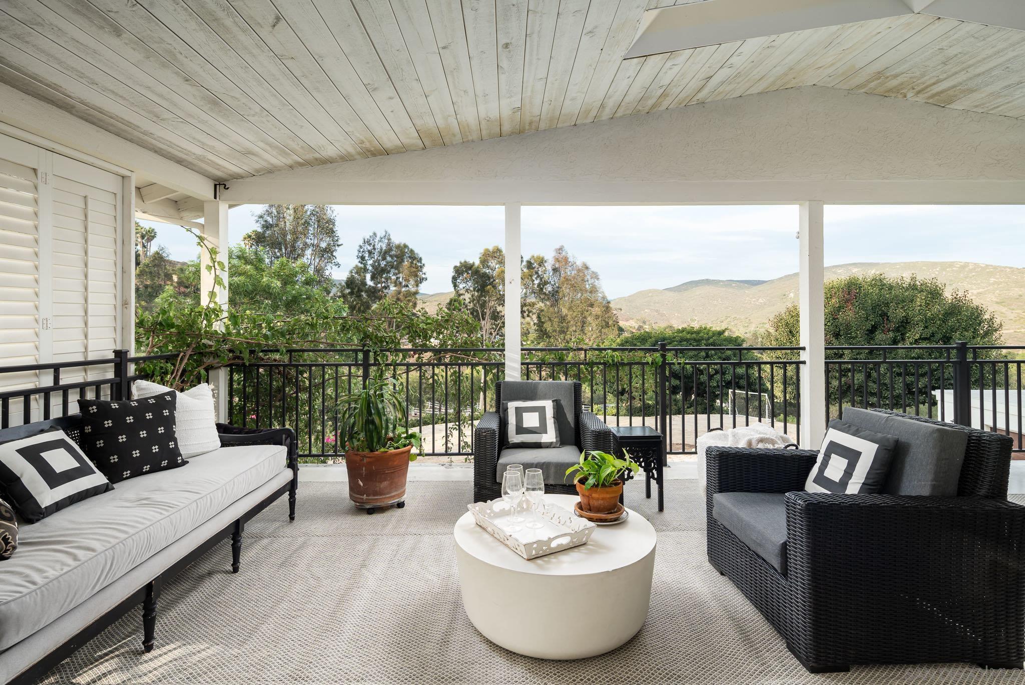 Detail Gallery Image 8 of 31 For 19950  Elfin Forest Ln, Escondido,  CA 92029 - 5 Beds | 3 Baths