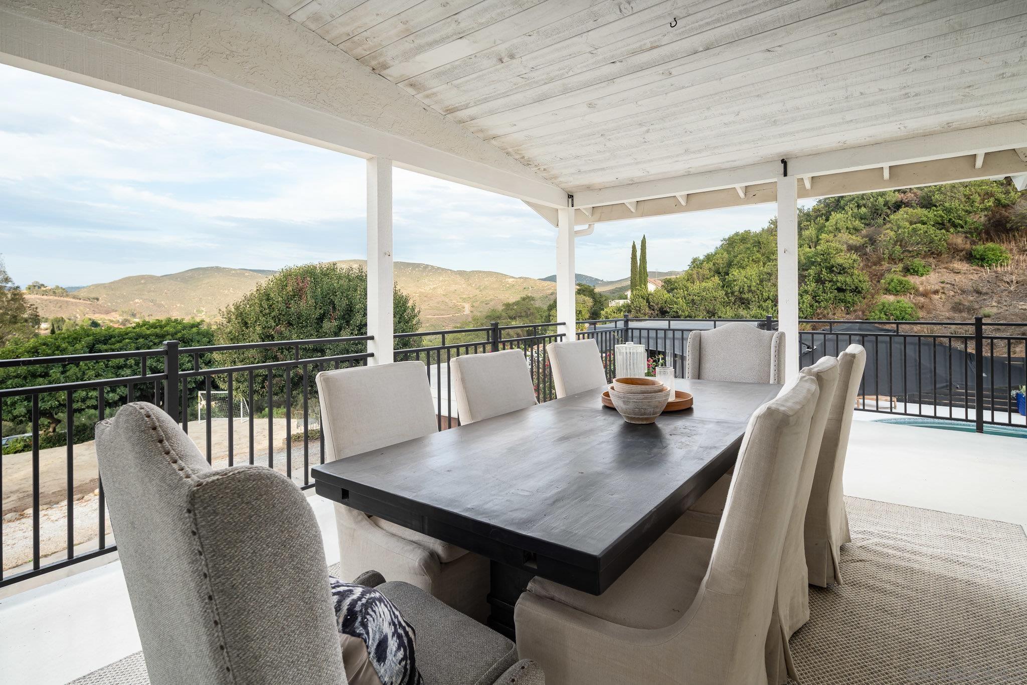 Detail Gallery Image 9 of 31 For 19950  Elfin Forest Ln, Escondido,  CA 92029 - 5 Beds | 3 Baths