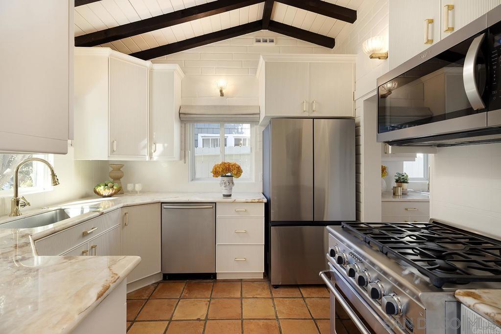 Detail Gallery Image 5 of 8 For 1935  Santa Fe Avenue, Del Mar,  CA 92014 - 3 Beds | 2 Baths