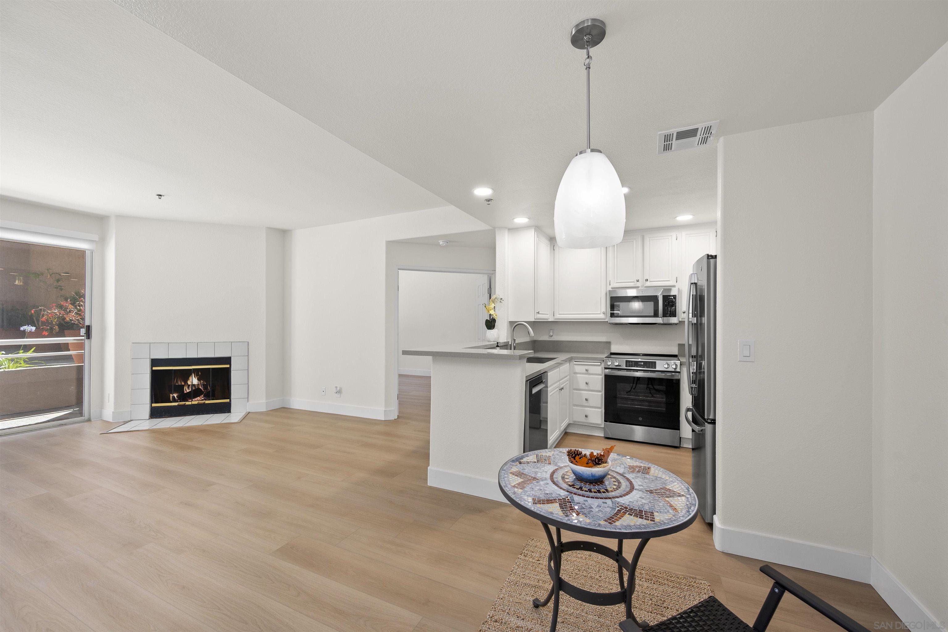 Front Image Thumbnail for SD250037342