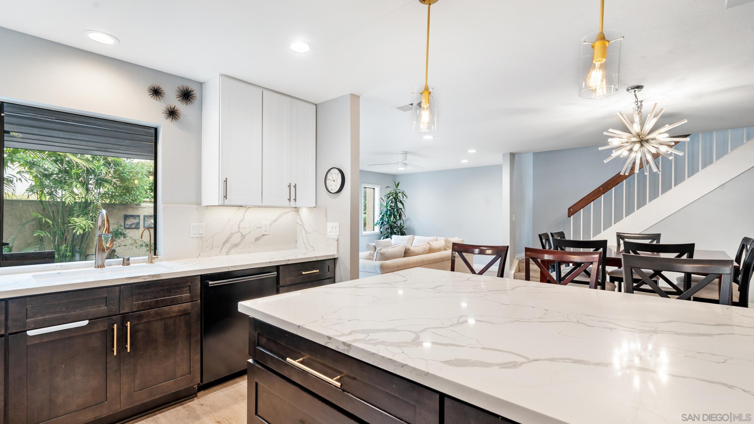 Front Image Thumbnail for SD250037414