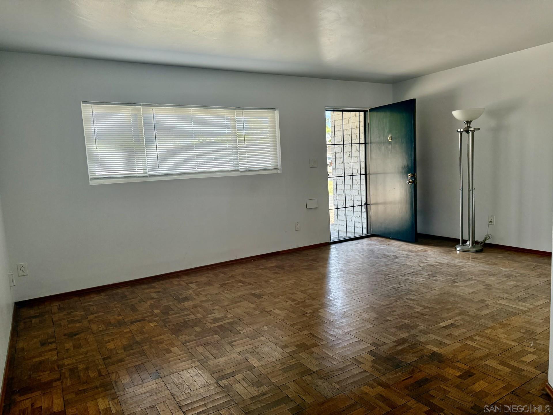 Front Image Thumbnail for SD250037416