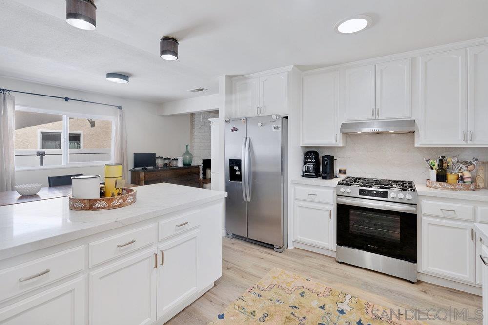 Detail Gallery Image 6 of 30 For 2421  Casement St, San Diego,  CA 92123 - 4 Beds | 2 Baths