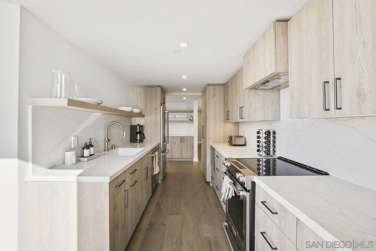 Detail Gallery Image 11 of 31 For 1750  Avenida Del Mundo  904, Coronado,  CA 92118 - 3 Beds | 3 Baths