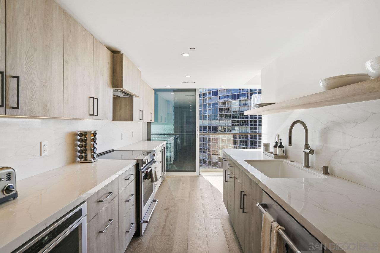 Detail Gallery Image 12 of 31 For 1750  Avenida Del Mundo  904, Coronado,  CA 92118 - 3 Beds | 3 Baths