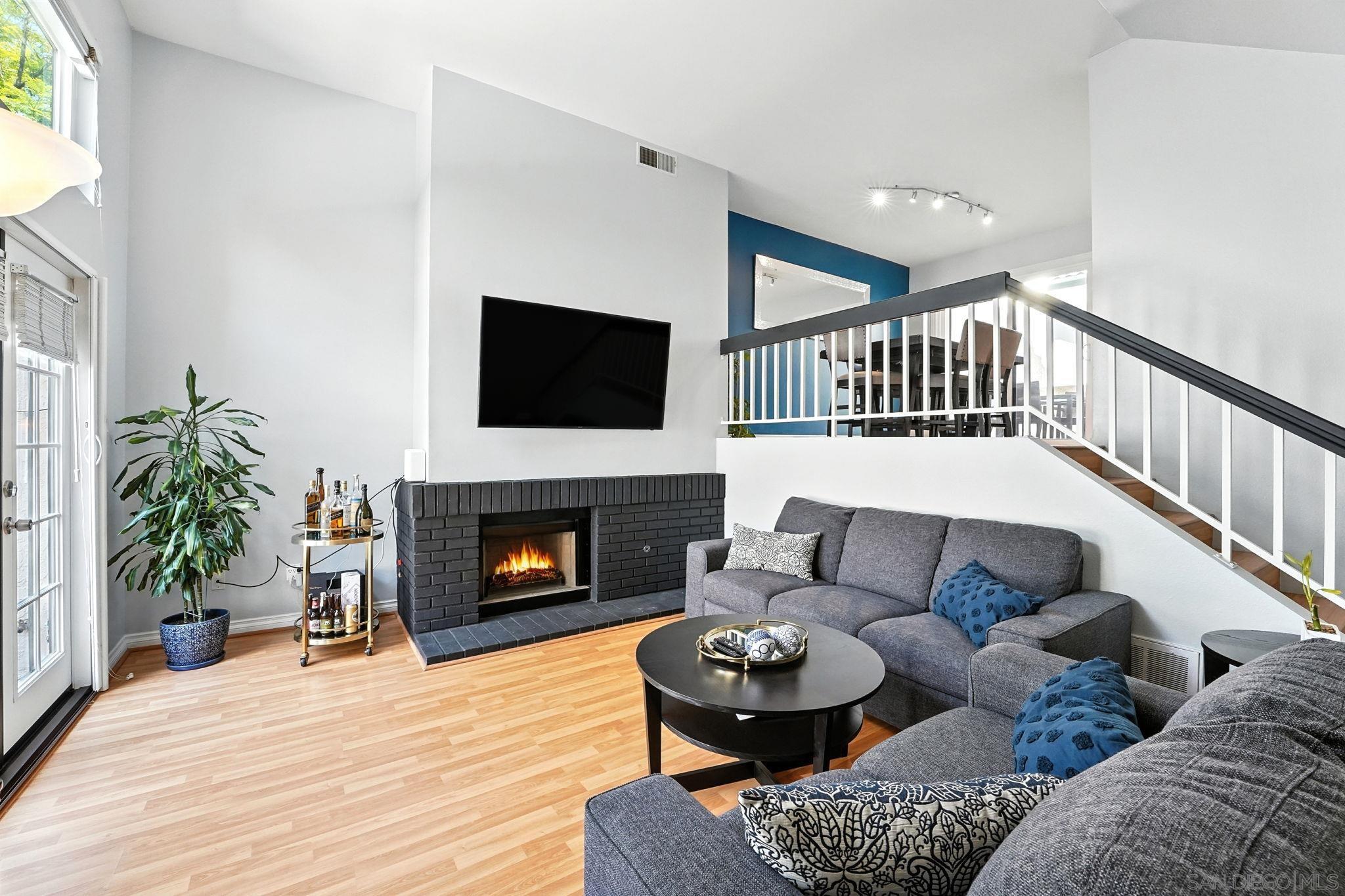 Front Image Thumbnail for SD250037456