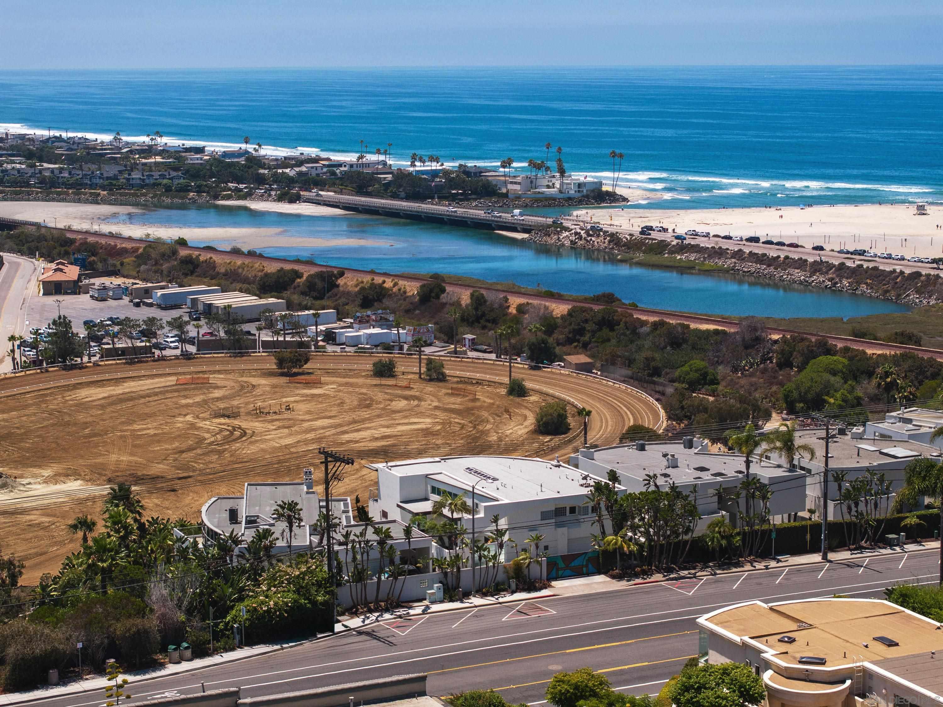 Detail Gallery Image 2 of 25 For 121  via De La Valle, Del Mar,  CA 92014 - 4 Beds | 4/1 Baths